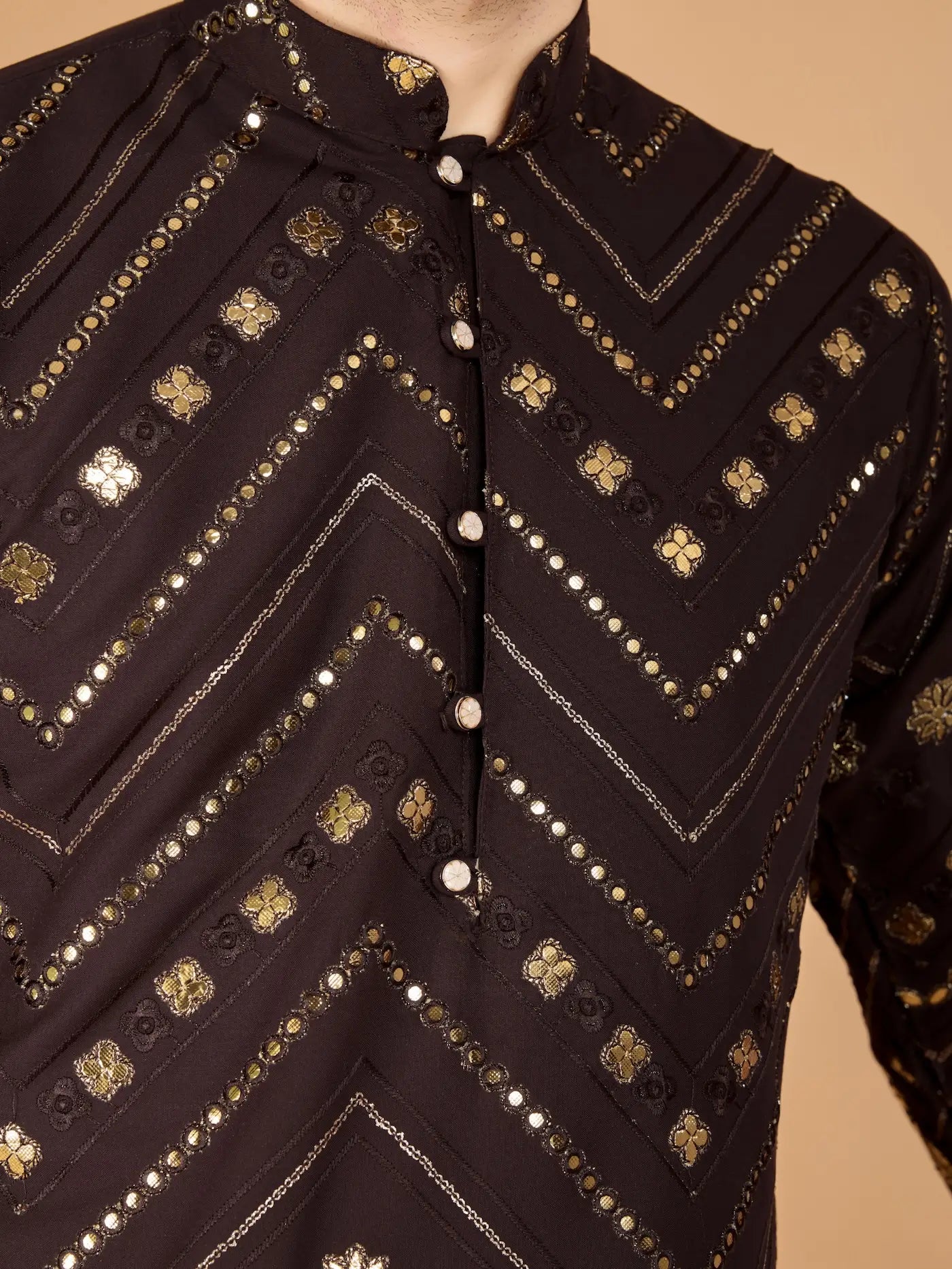 Braunes Kurta aus reinem Viskose mit Fadenstickerei und Pailletten