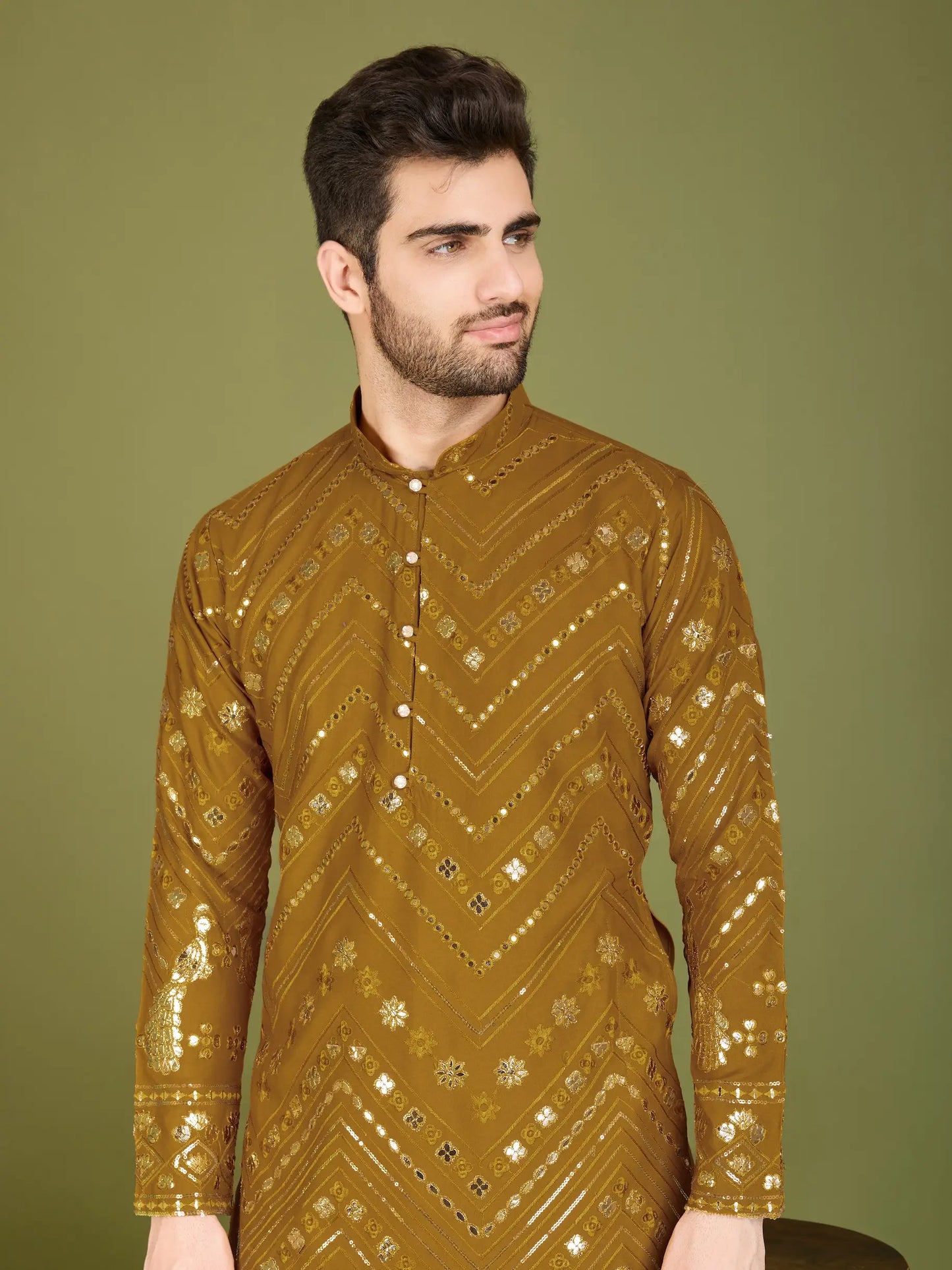 Dunkelgelbes Kurta aus reinem Viskose mit Fadenstickerei und Pailletten