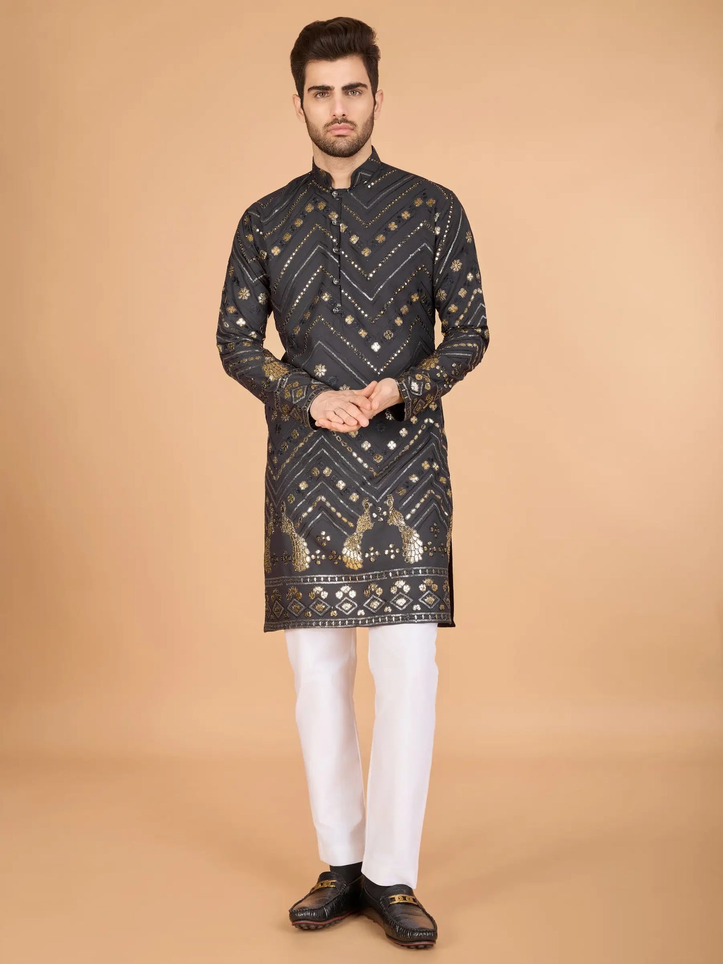 Kurta aus reiner grauer Viskose mit Fadenstickerei und Pailletten