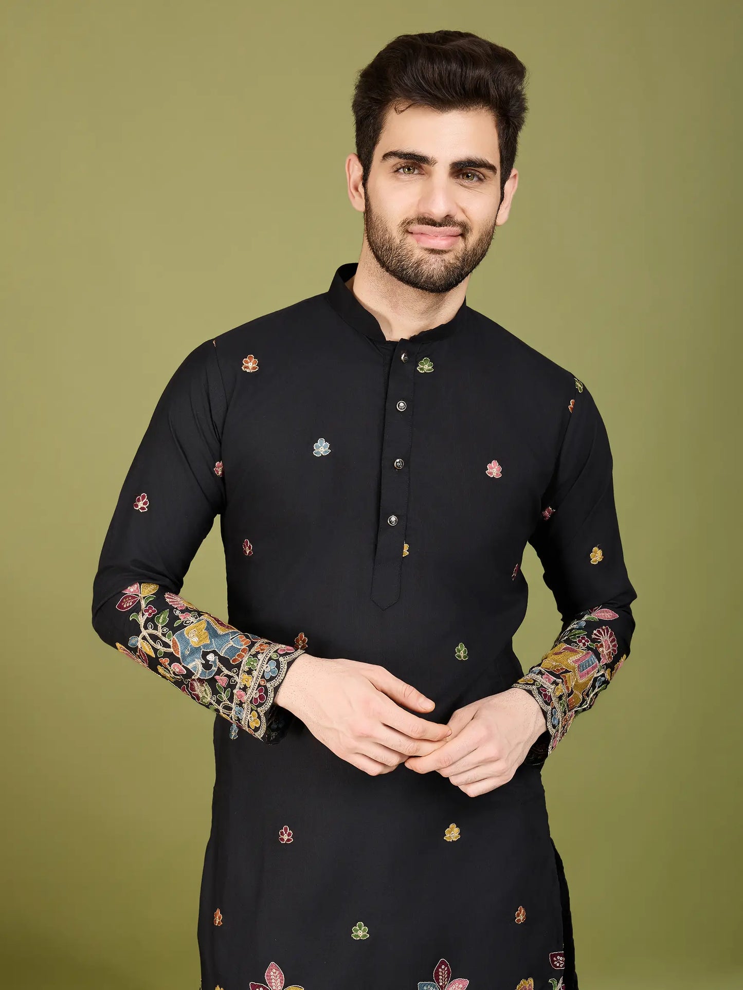 Schwarze Baumwoll-Kurta mit Fadenstickerei und Pailletten