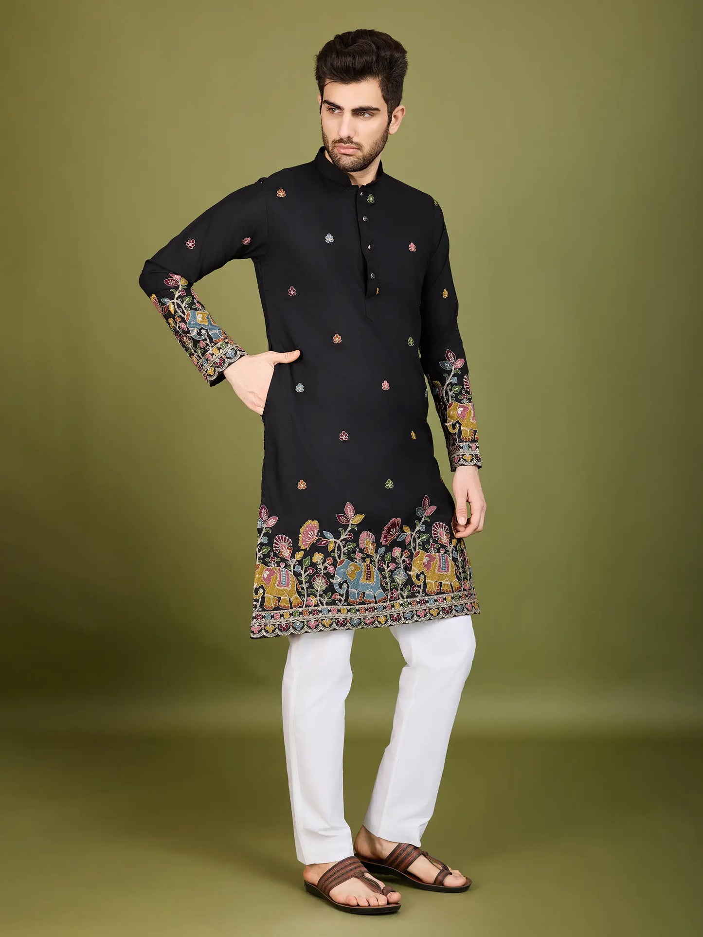 Schwarze Baumwoll-Kurta mit Fadenstickerei und Pailletten