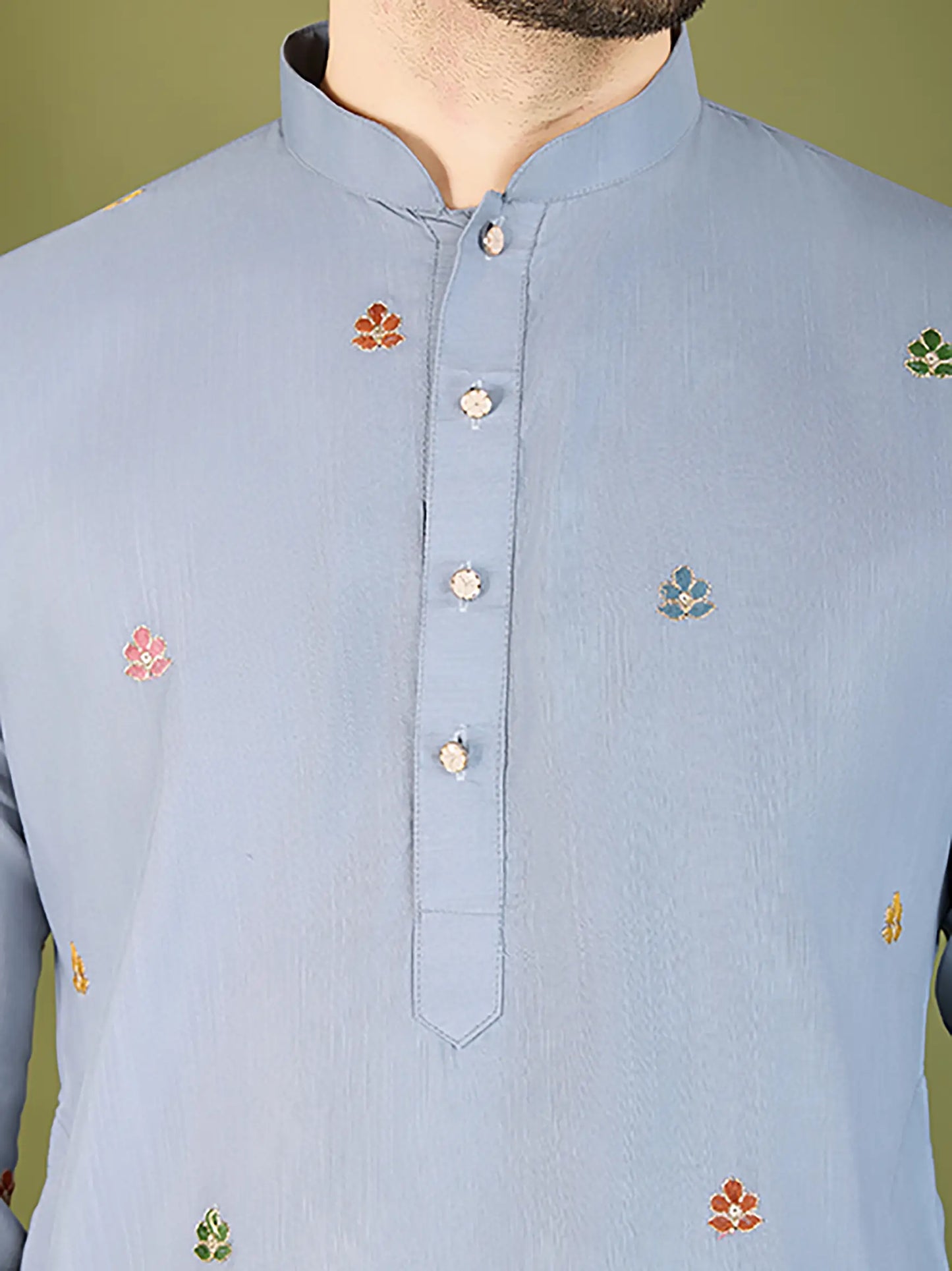 Himmelblaue Baumwoll-Kurta mit Fadenstickerei und Pailletten