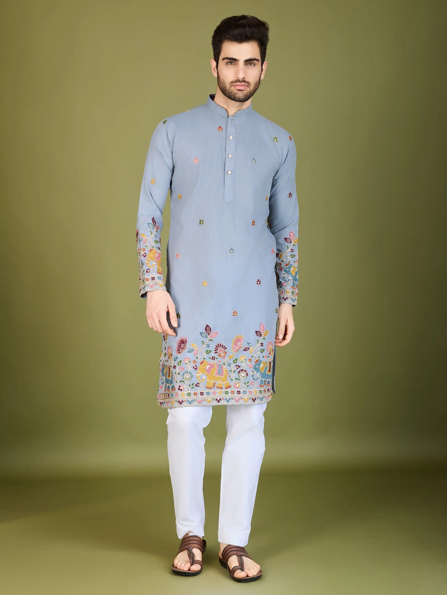 Himmelblaue Baumwoll-Kurta mit Fadenstickerei und Pailletten