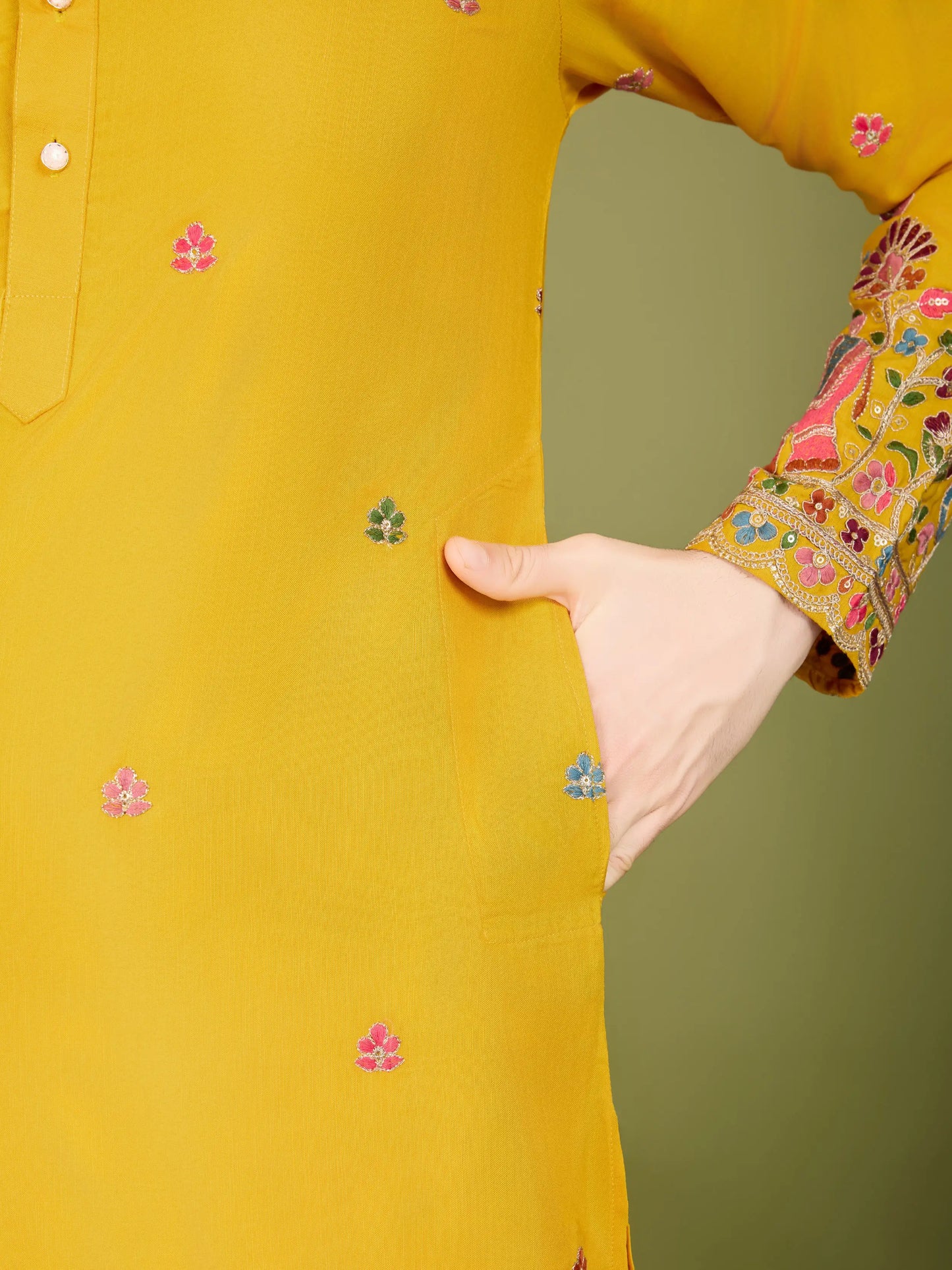 Gelbe Baumwoll-Kurta mit Fadenstickerei und Pailletten