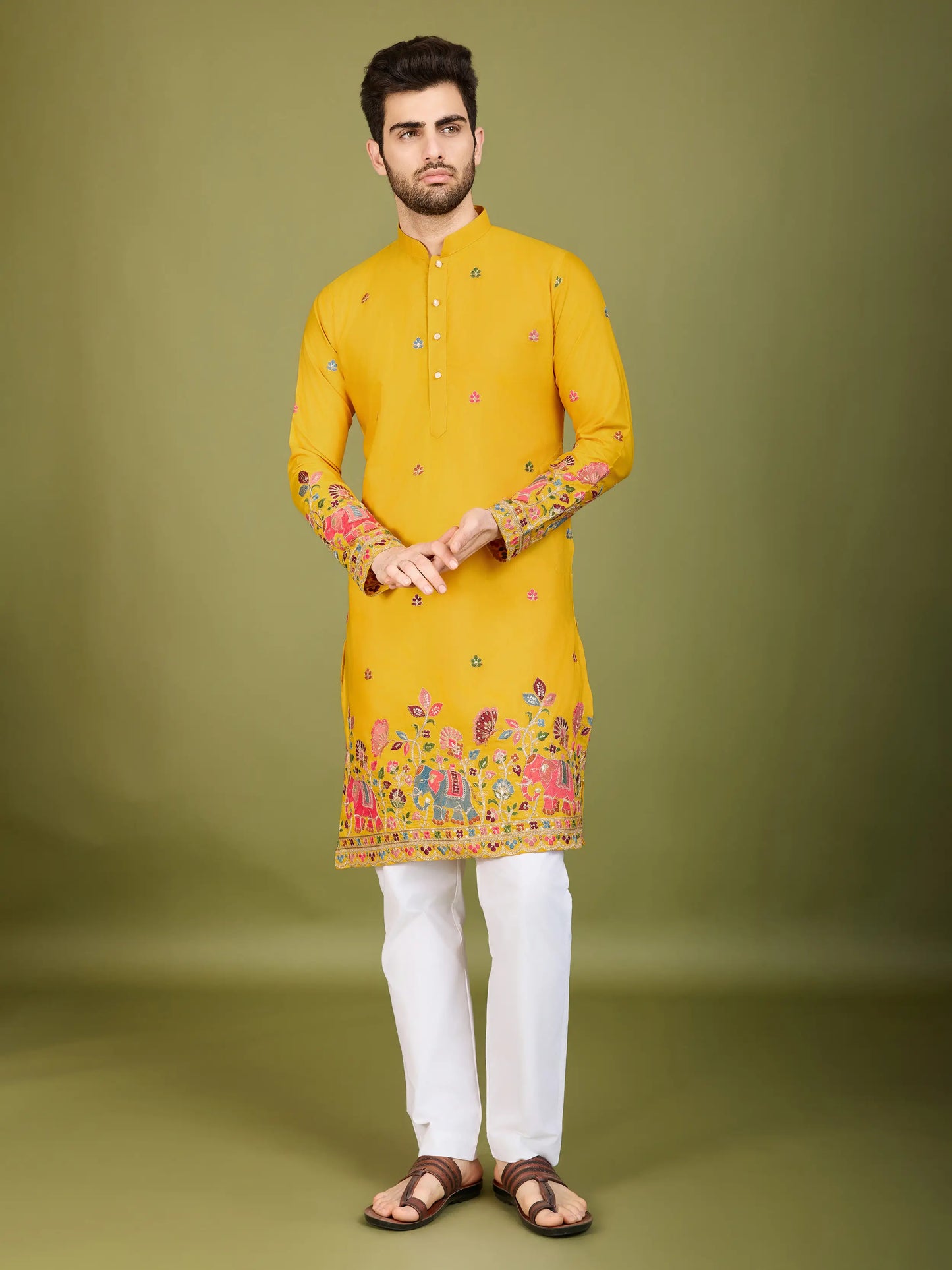 Gelbe Baumwoll-Kurta mit Fadenstickerei und Pailletten