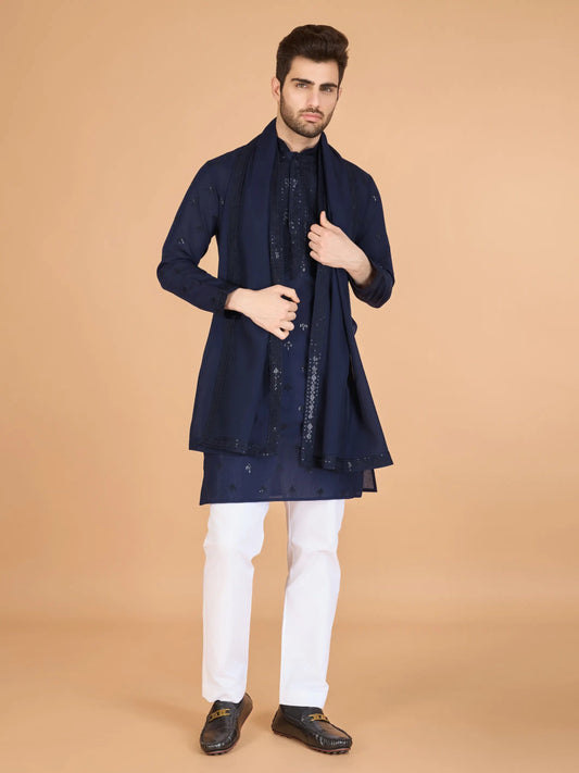 Ensemble Kurta bleu marine en soie, orné de broderies au fil et de sequins, avec pantalon et dupatta assortis