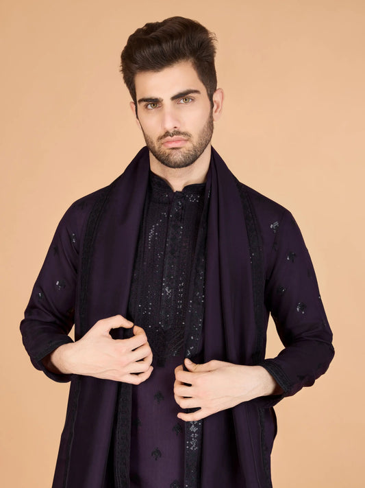 Ensemble Kurta violet en soie, orné de broderies au fil et de sequins, avec pantalon et dupatta assortis