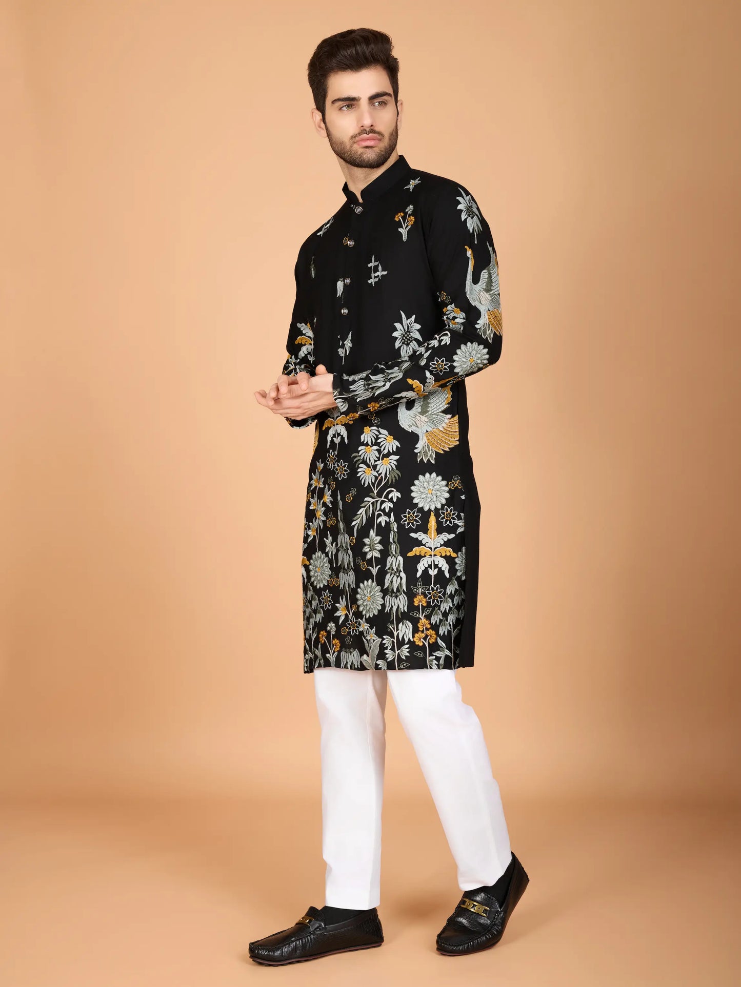 Schwarzes Viskose-Kurta mit Fadenstickerei und Pailletten