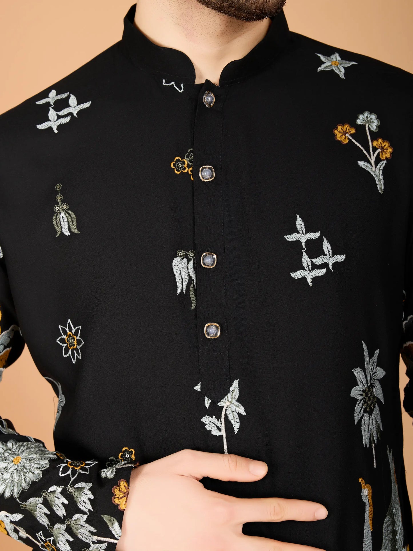 Schwarzes Viskose-Kurta mit Fadenstickerei und Pailletten