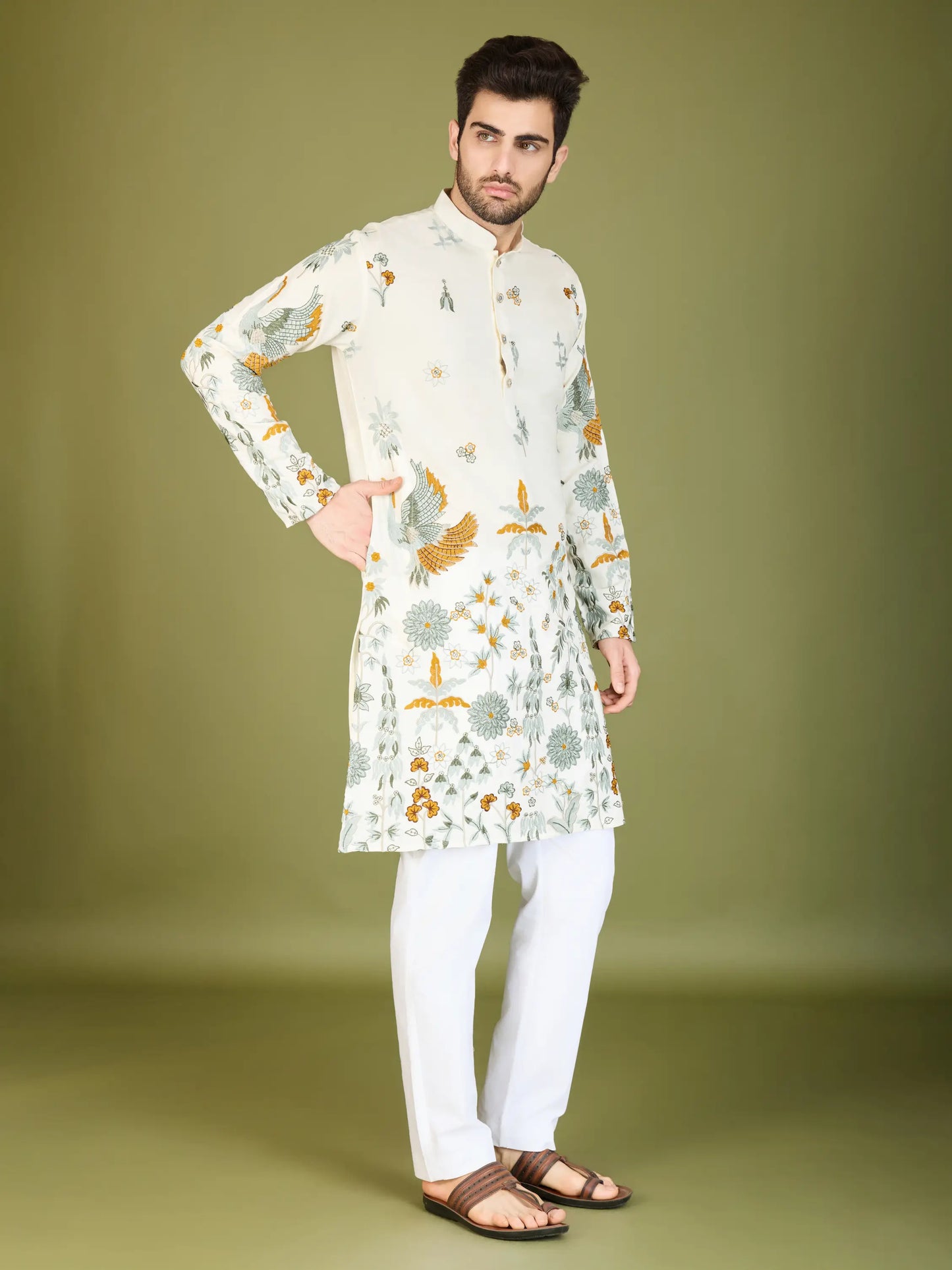 Weißes Viskose-Kurta mit Fadenstickerei und Pailletten