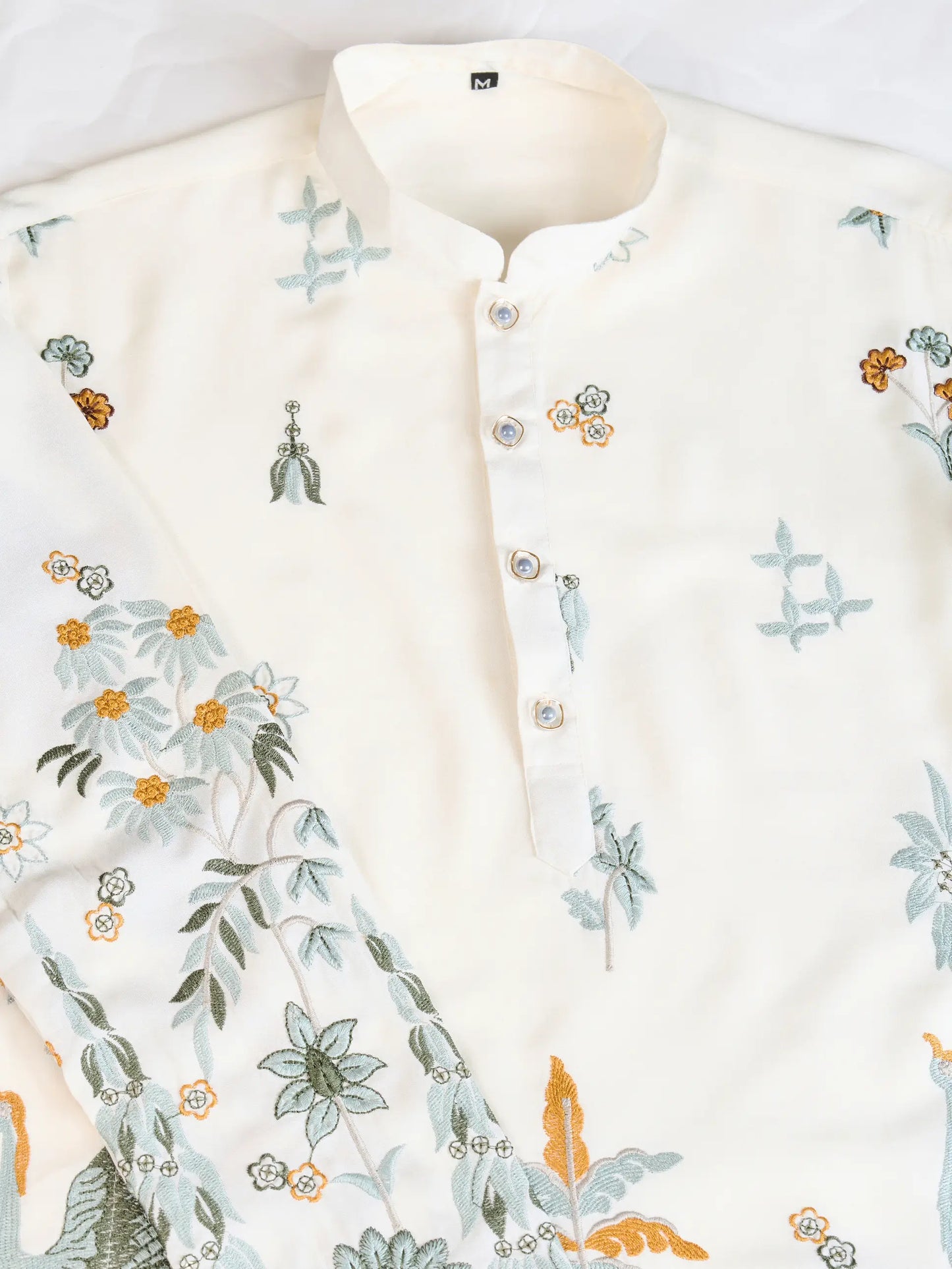 Weißes Viskose-Kurta mit Fadenstickerei und Pailletten