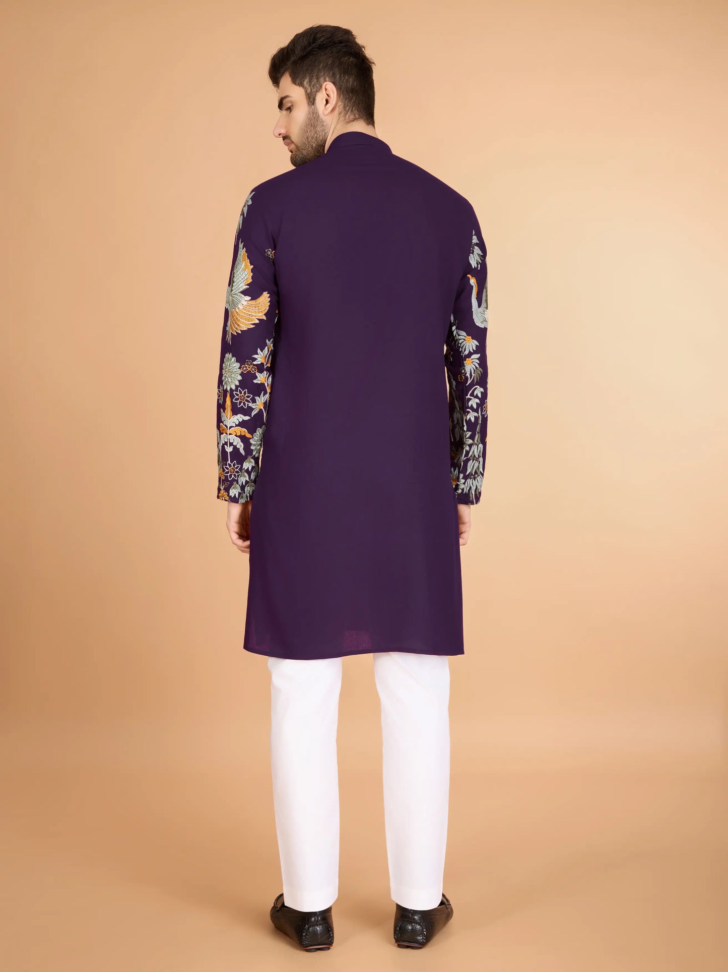 Lilafarbene Kurta aus Viskose mit Fadenstickerei und Pailletten