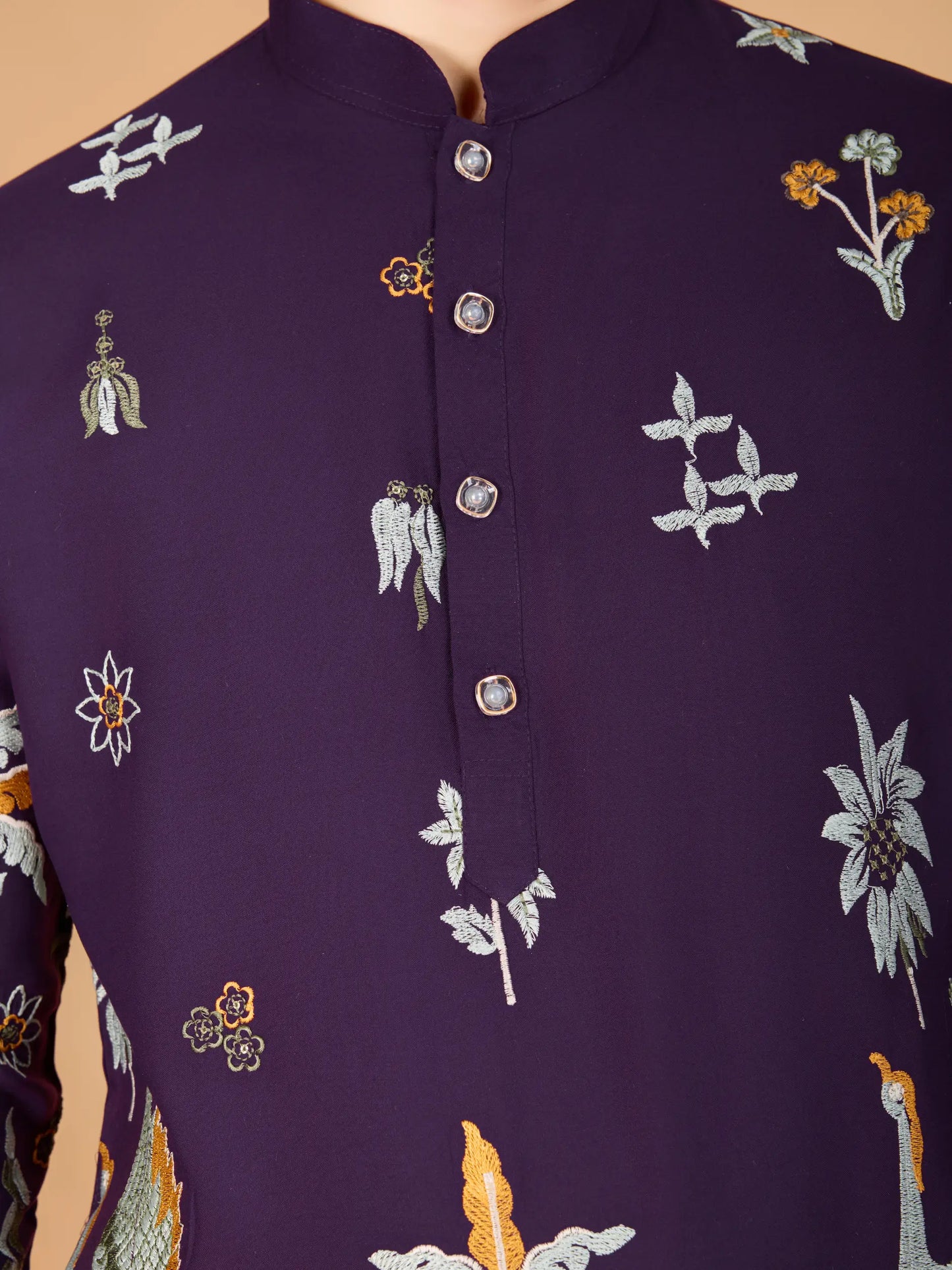 Lilafarbene Kurta aus Viskose mit Fadenstickerei und Pailletten