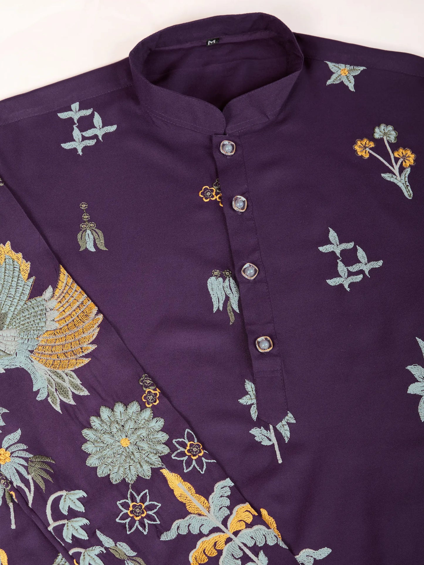 Lilafarbene Kurta aus Viskose mit Fadenstickerei und Pailletten
