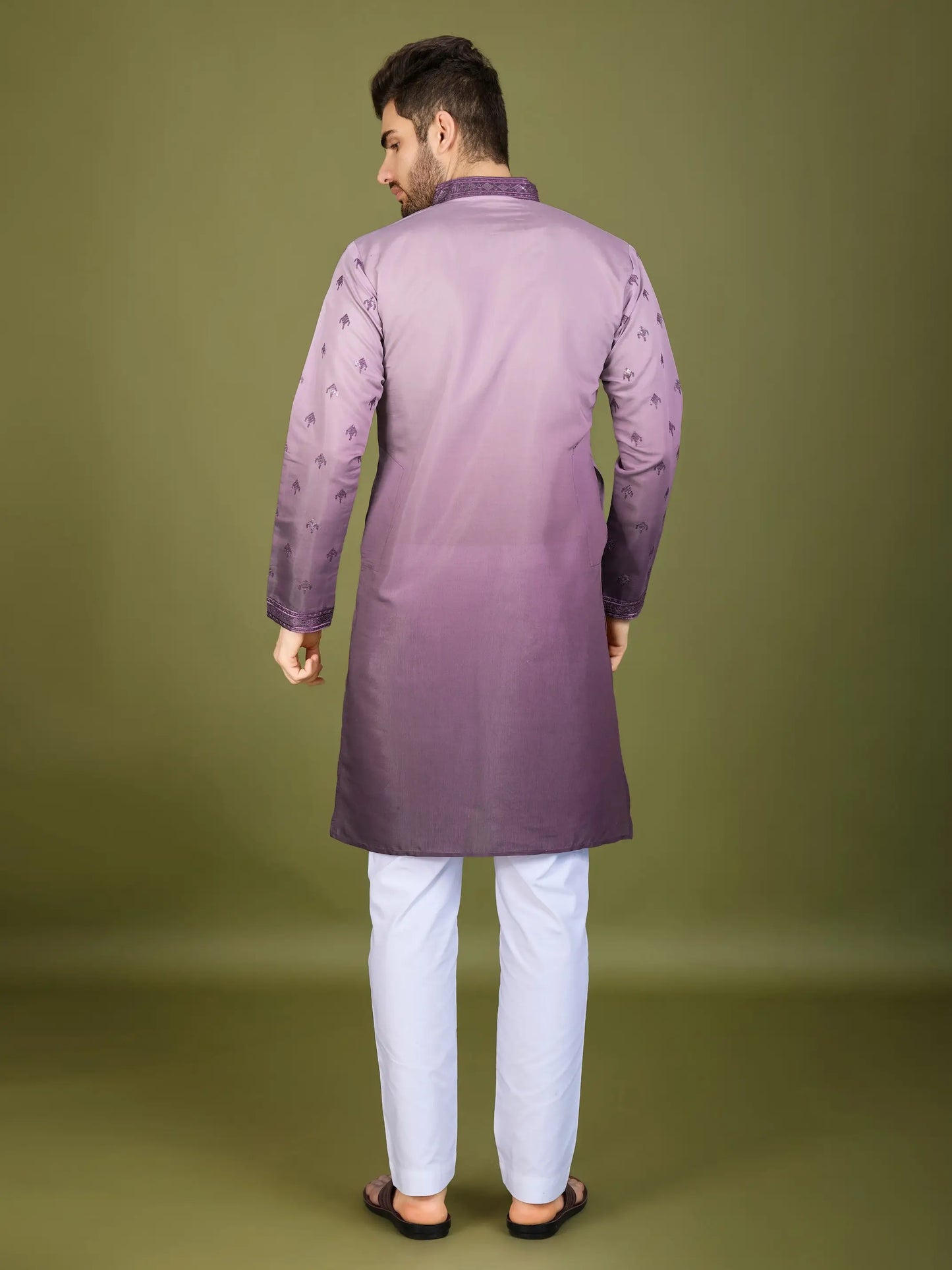 Lila Ombre-Seidenkurta mit Seidenfadenstickerei und Pailletten, mit passender Hose