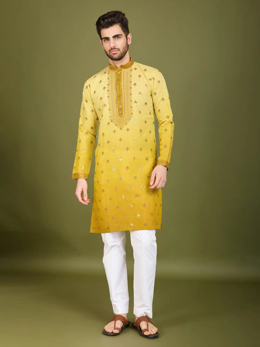 Kurta jaune ombré en soie, orné de broderies au fil de soie et de sequins, avec pantalon assorti