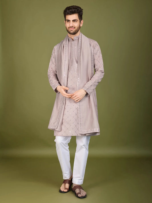 Ensemble Kurta couleur ivoire en soie, orné de broderies au fil et de sequins, avec pantalon et dupatta assortis COLLECTION ZAYN