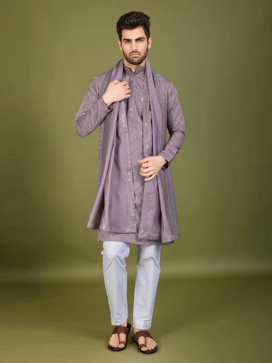 Ensemble Kurta couleur mauve en soie, orné de broderies au fil et de sequins, avec pantalon et dupatta assortis COLLECTION ZAYN