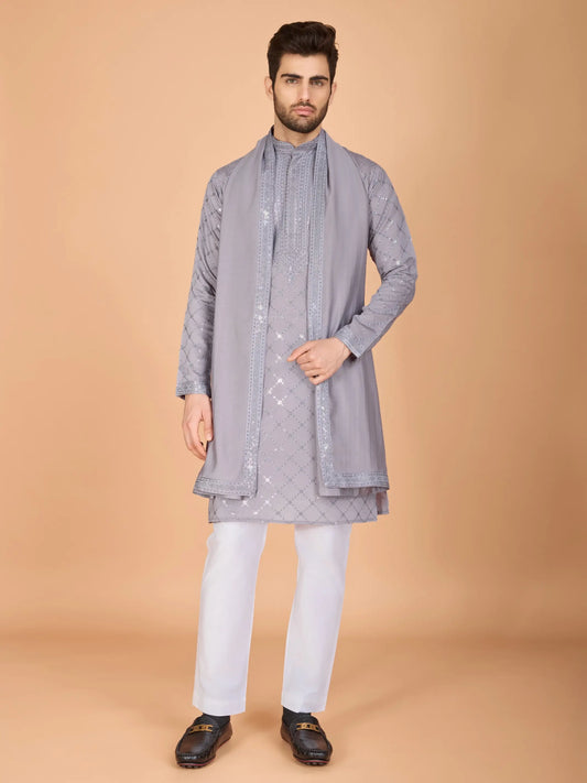 Ensemble Kurta gris en soie, orné de broderies au fil et de sequins, avec pantalon et dupatta assortis COLLECTION ZAYN