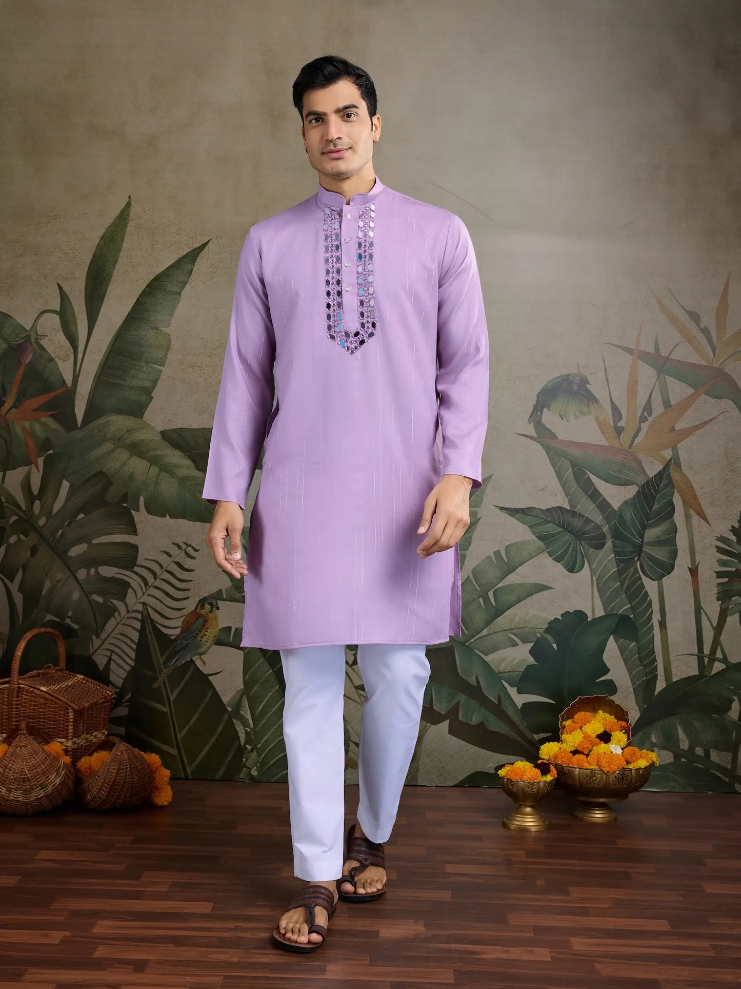 Mauvefarbenes Kurta-Set mit Jari und Spiegelarbeit, Hose und Dupatta