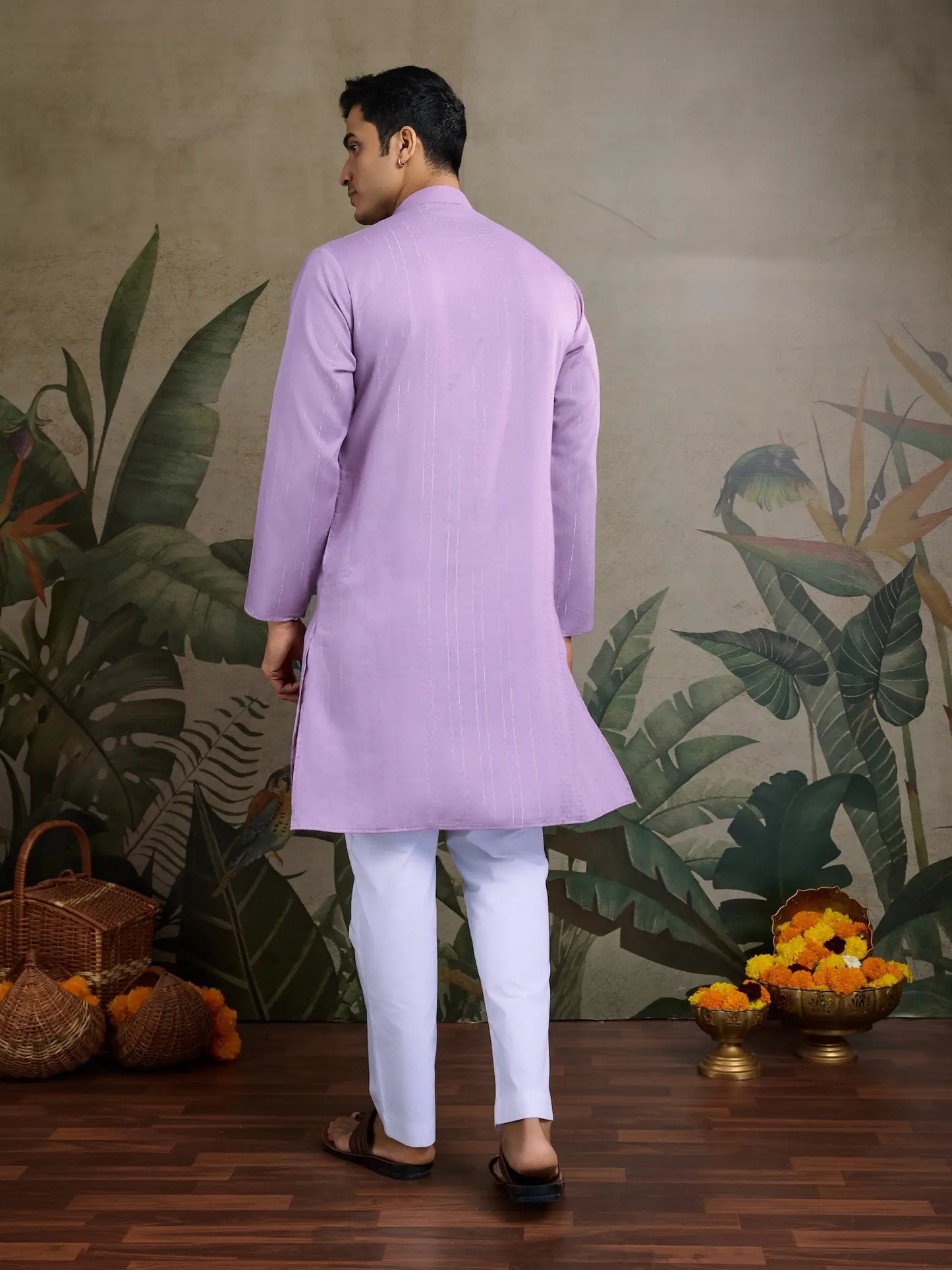 Mauvefarbenes Kurta-Set mit Jari und Spiegelarbeit, Hose und Dupatta
