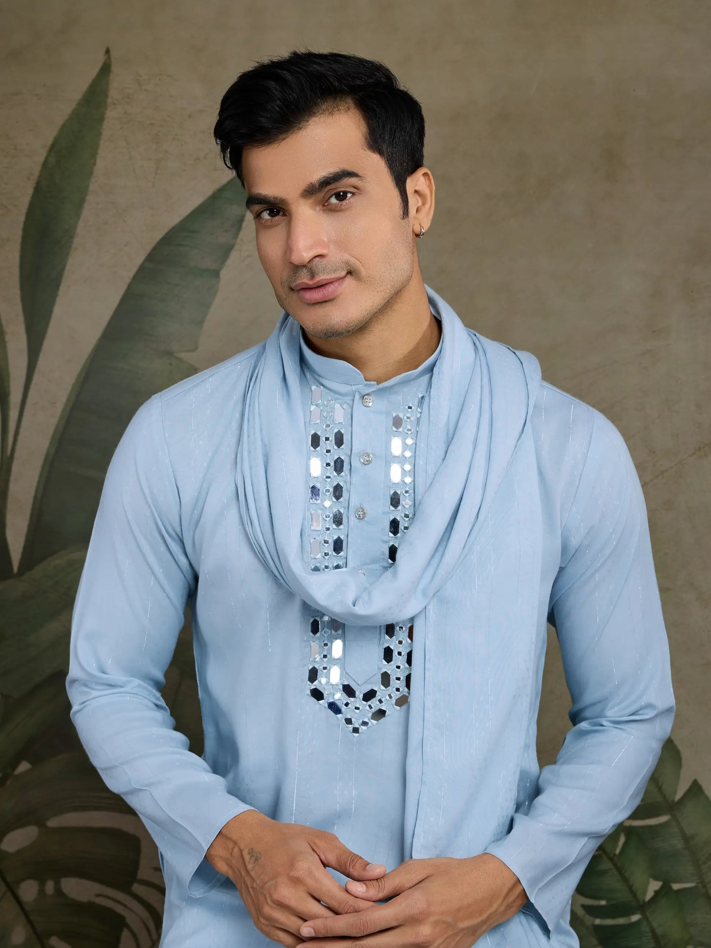 Himmelblaues Kurta-Set mit Jari und Spiegelarbeit, Hose und Dupatta