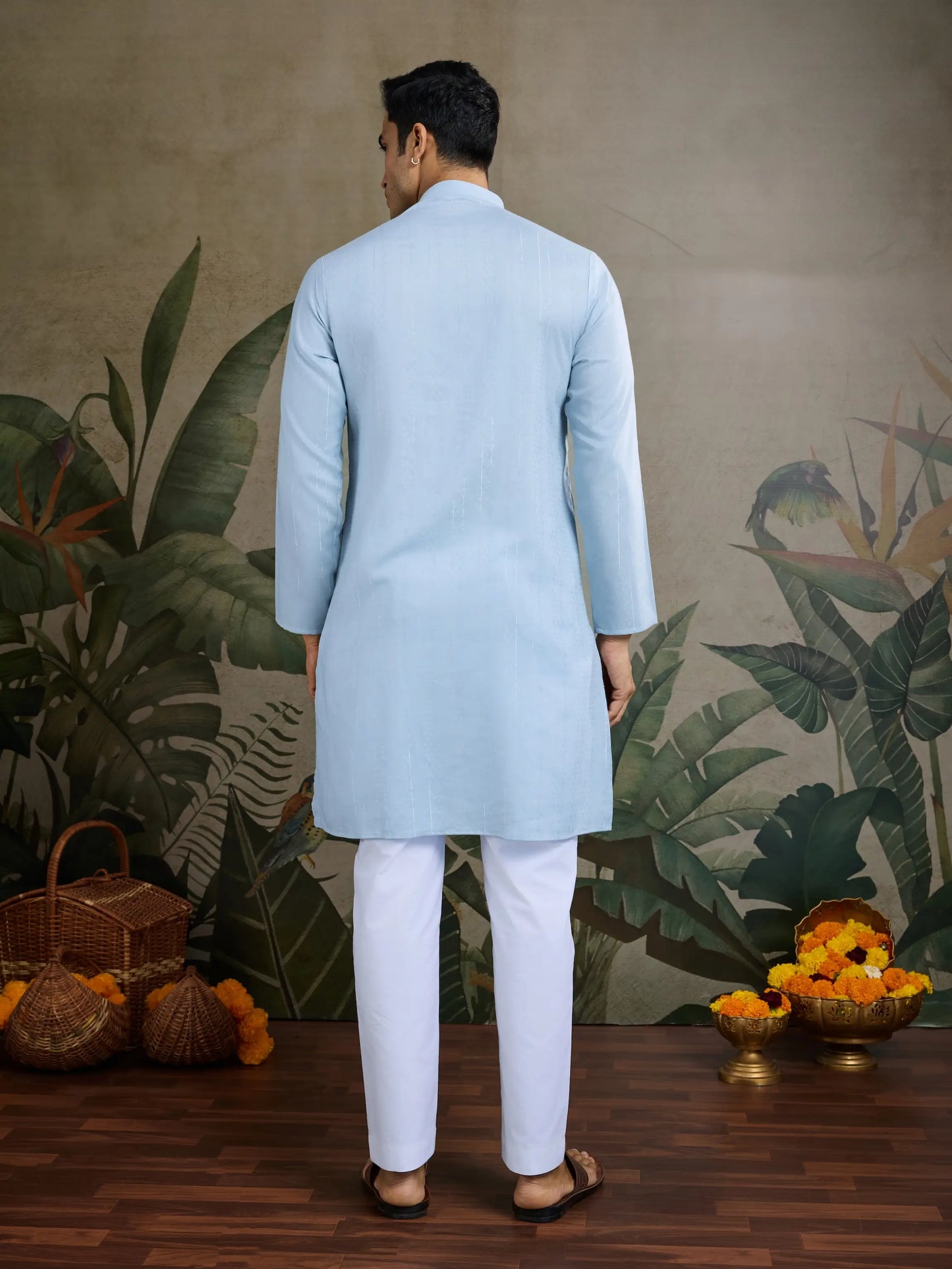 Himmelblaues Kurta-Set mit Jari und Spiegelarbeit, Hose und Dupatta