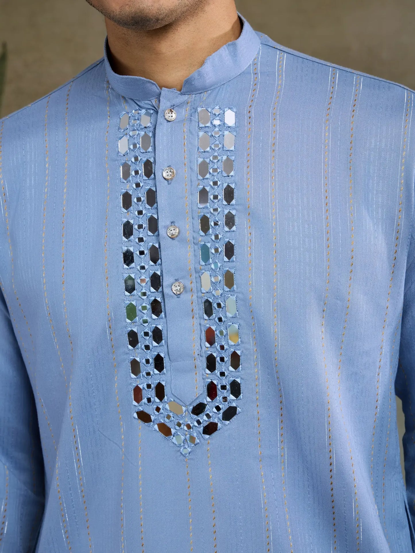 Hellblaues Kurta-Set mit Jari und Spiegelarbeit, Hose und Dupatta