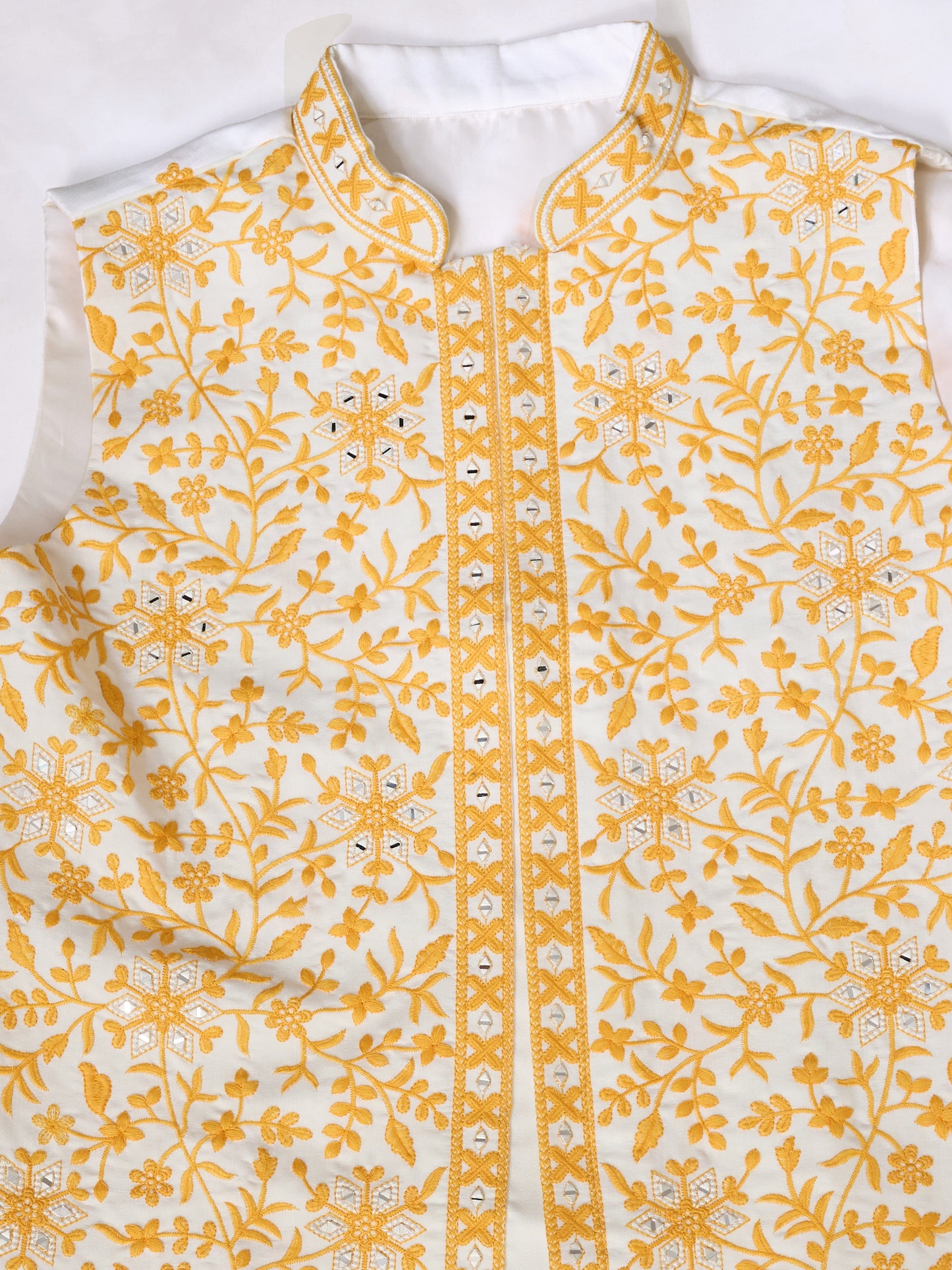 Kurta Homme 3 pièces avec veste koti brodée jaune clair en soie et coton