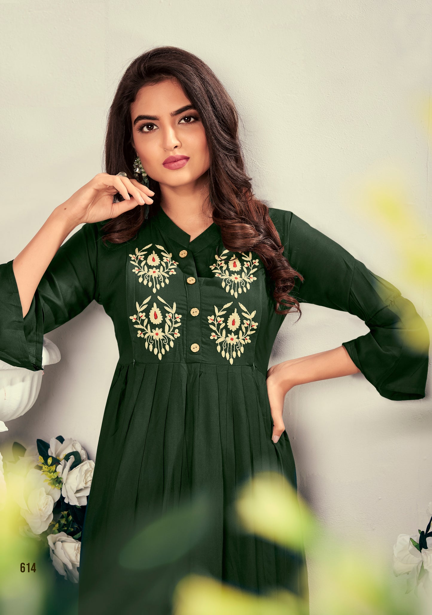Dunkelgrünes mittellanges Kurta-Top aus Viskose mit Details