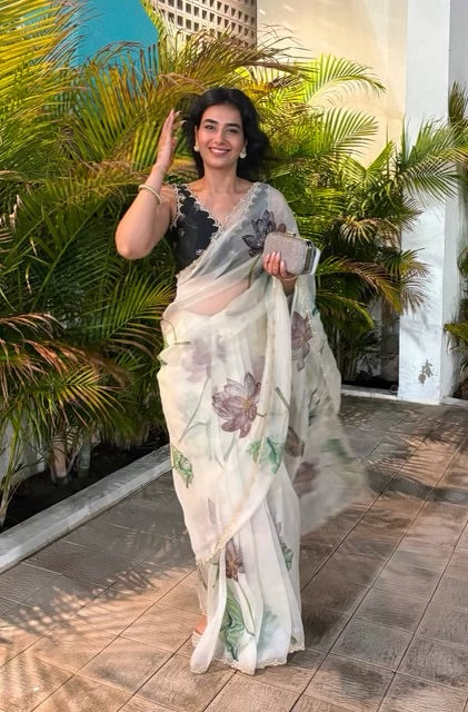 Sari blanc à imprimé fleuri lotus embelli rose gold COLLECTION HEENA