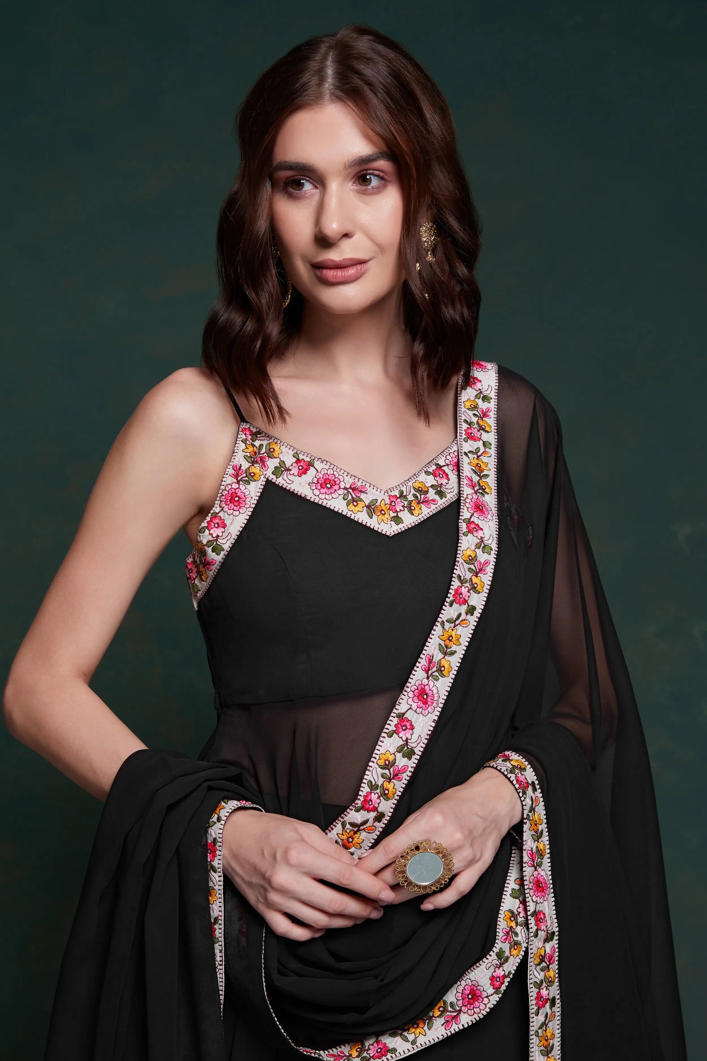 Schwarzer Georgette-Salwar-Anzug mit trendigem Dupatta