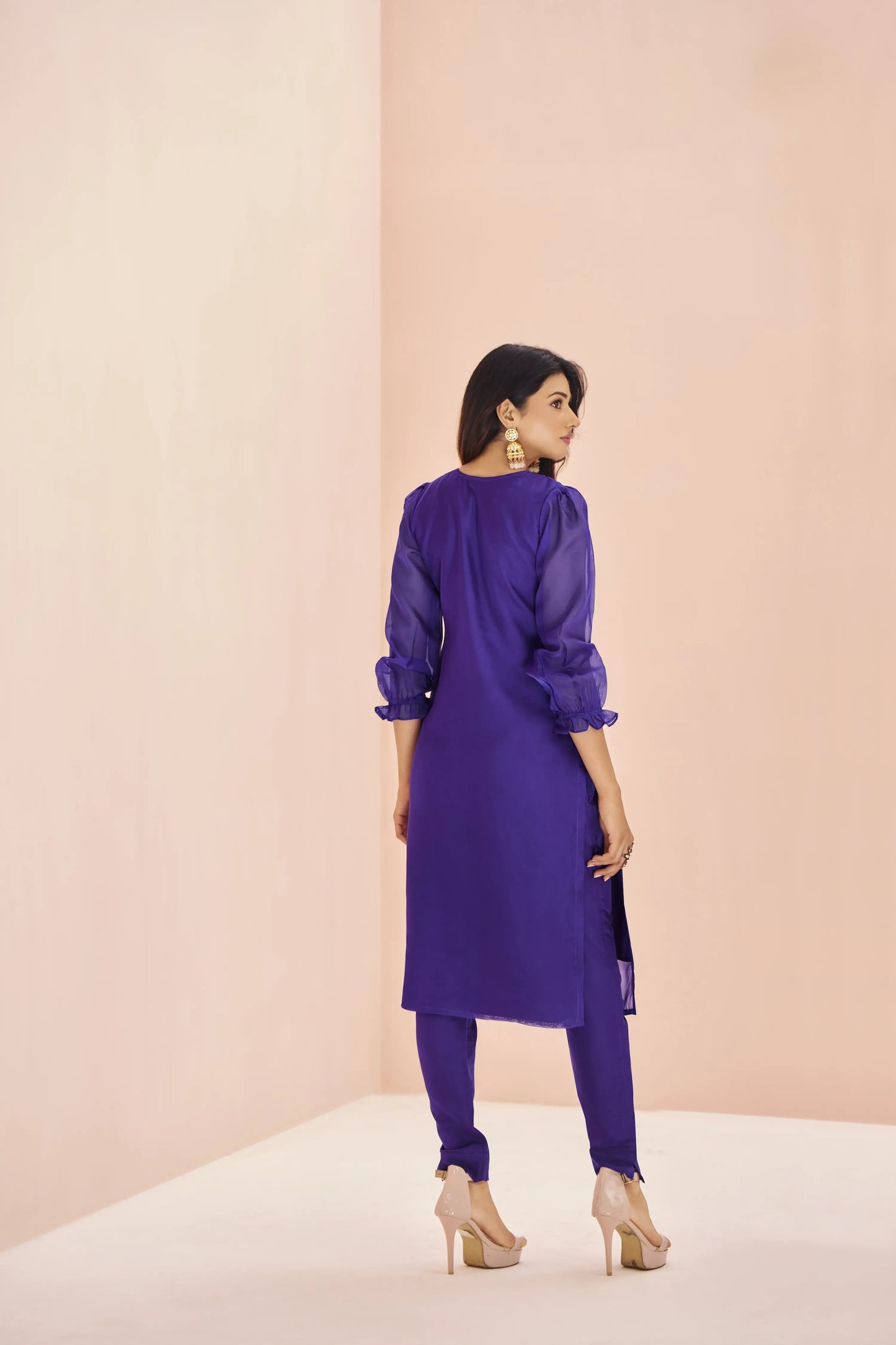 Ensemble Salwar Violet en Organza avec Broderie Artisanale