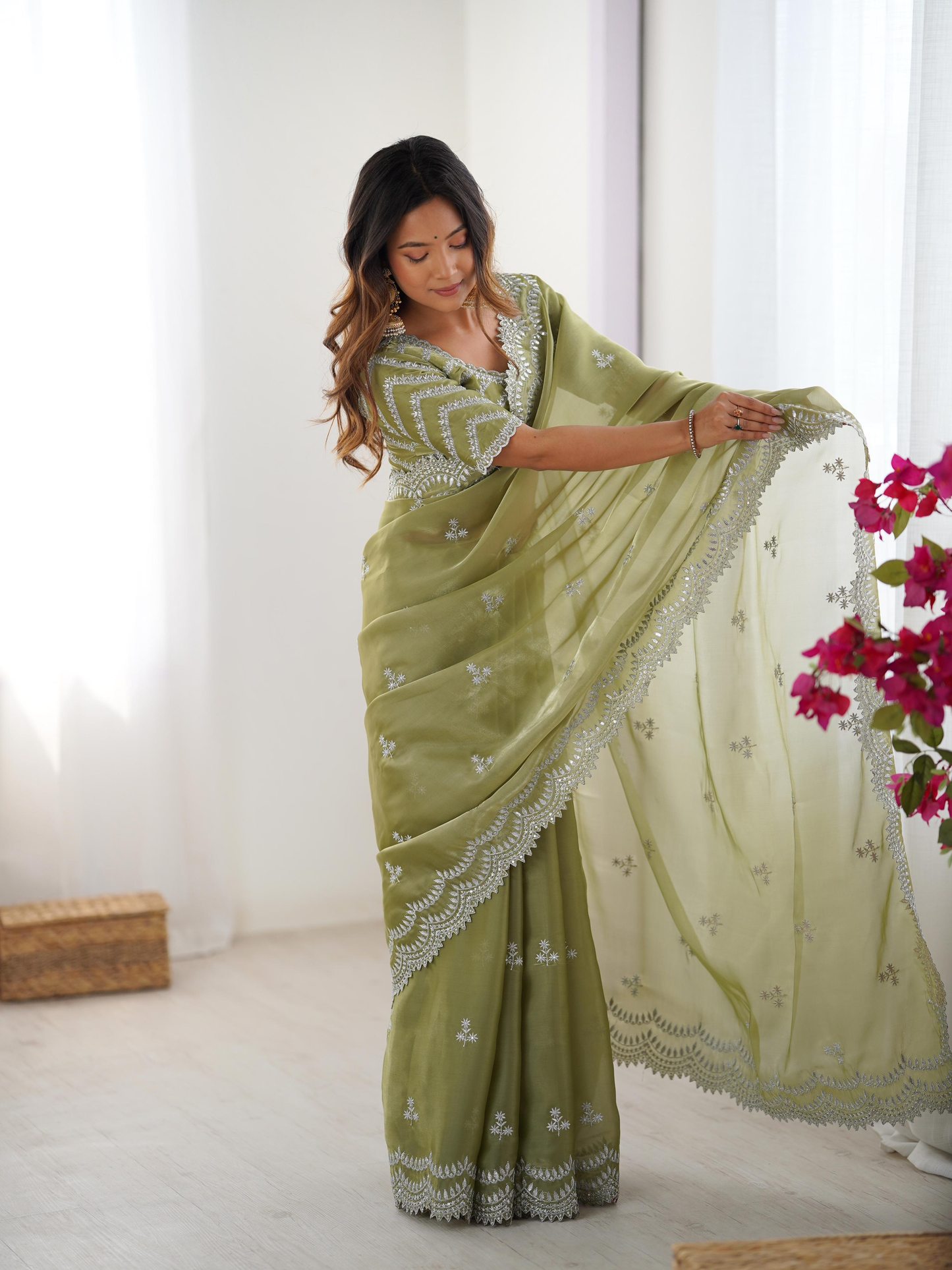 Sari de fête vert scintillant avec broderies et sequins