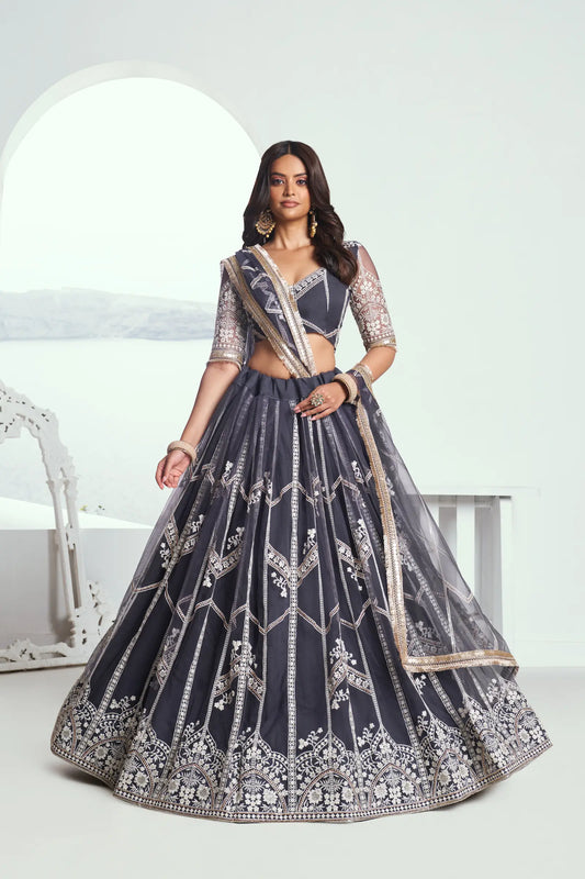 Ensemble de Lehenga Choli Gris Anthracite en Tulle avec Broderies de Sequins et Fils COLLECTION CHANDRALEKHA