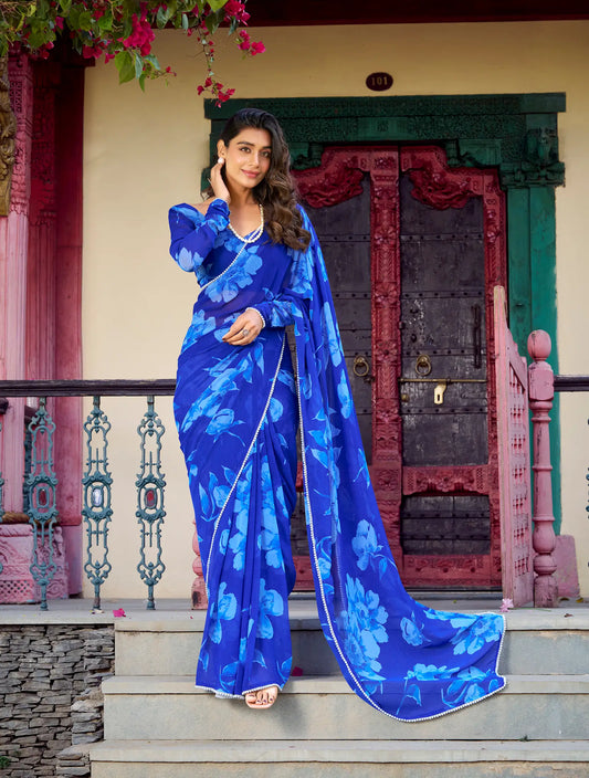 Sari fleuri en chiffon bleu avec bordure en dentelle de perles