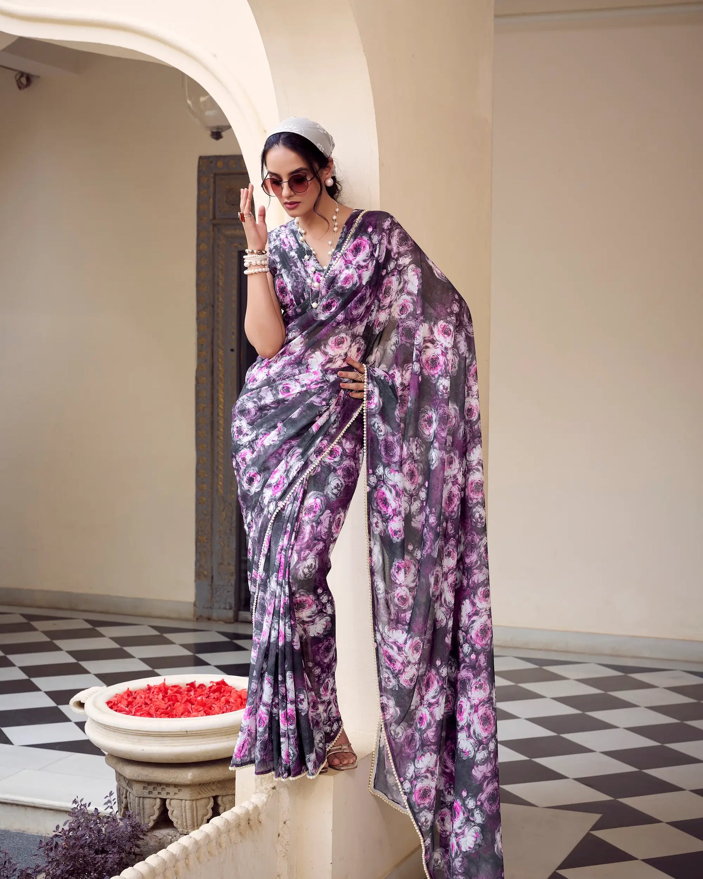 Sari gris fleuri en tissu marbré léger et bordure en dentelle perlée COLLECTION KATRINA