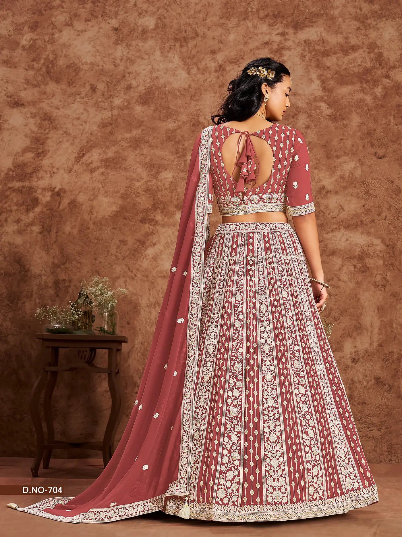 Designer Lehenga choli de créateur en faux georgette rouge pâle avec broderies de fils et sequins