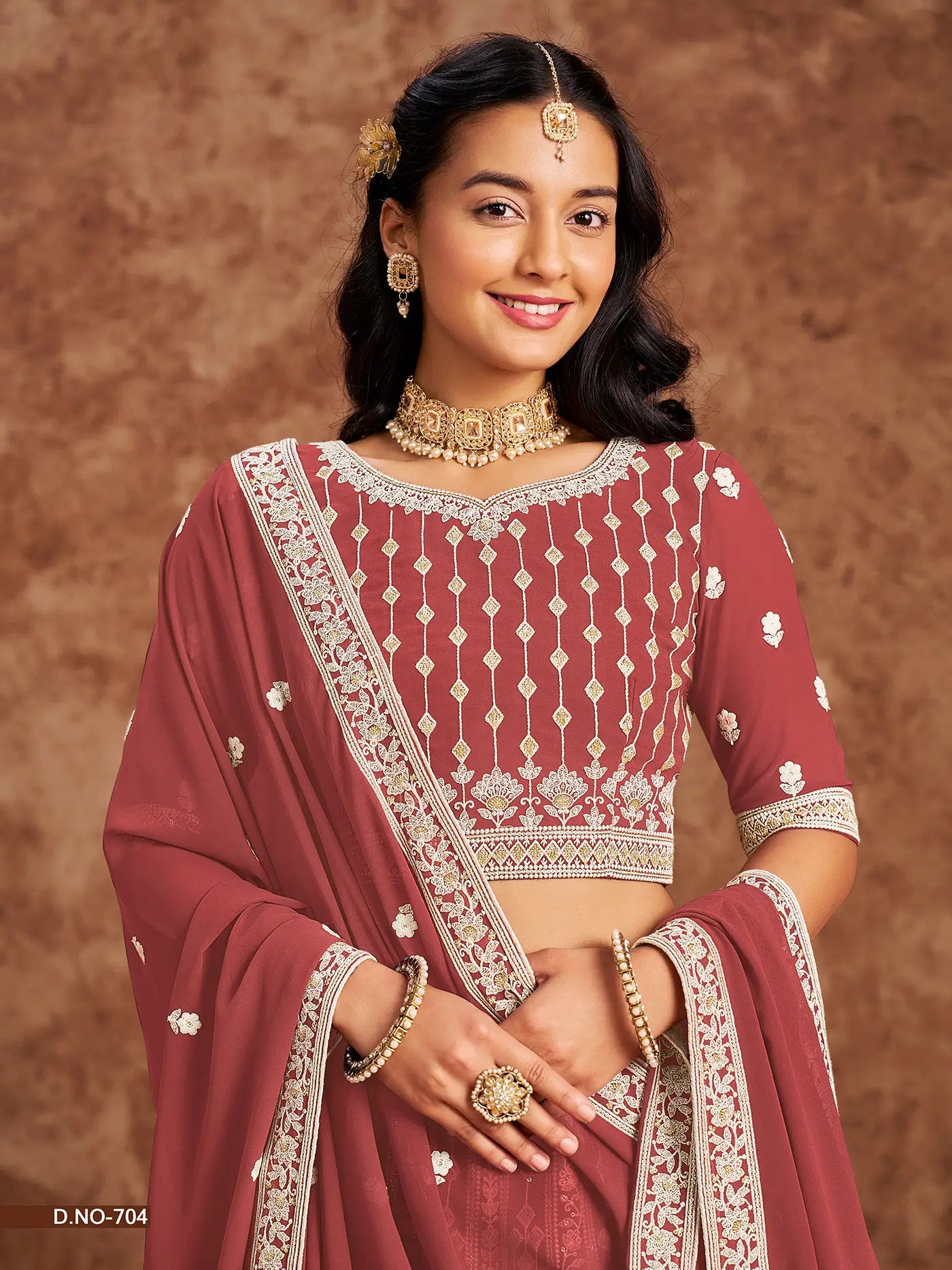 Designer Lehenga choli de créateur en faux georgette rouge pâle avec broderies de fils et sequins