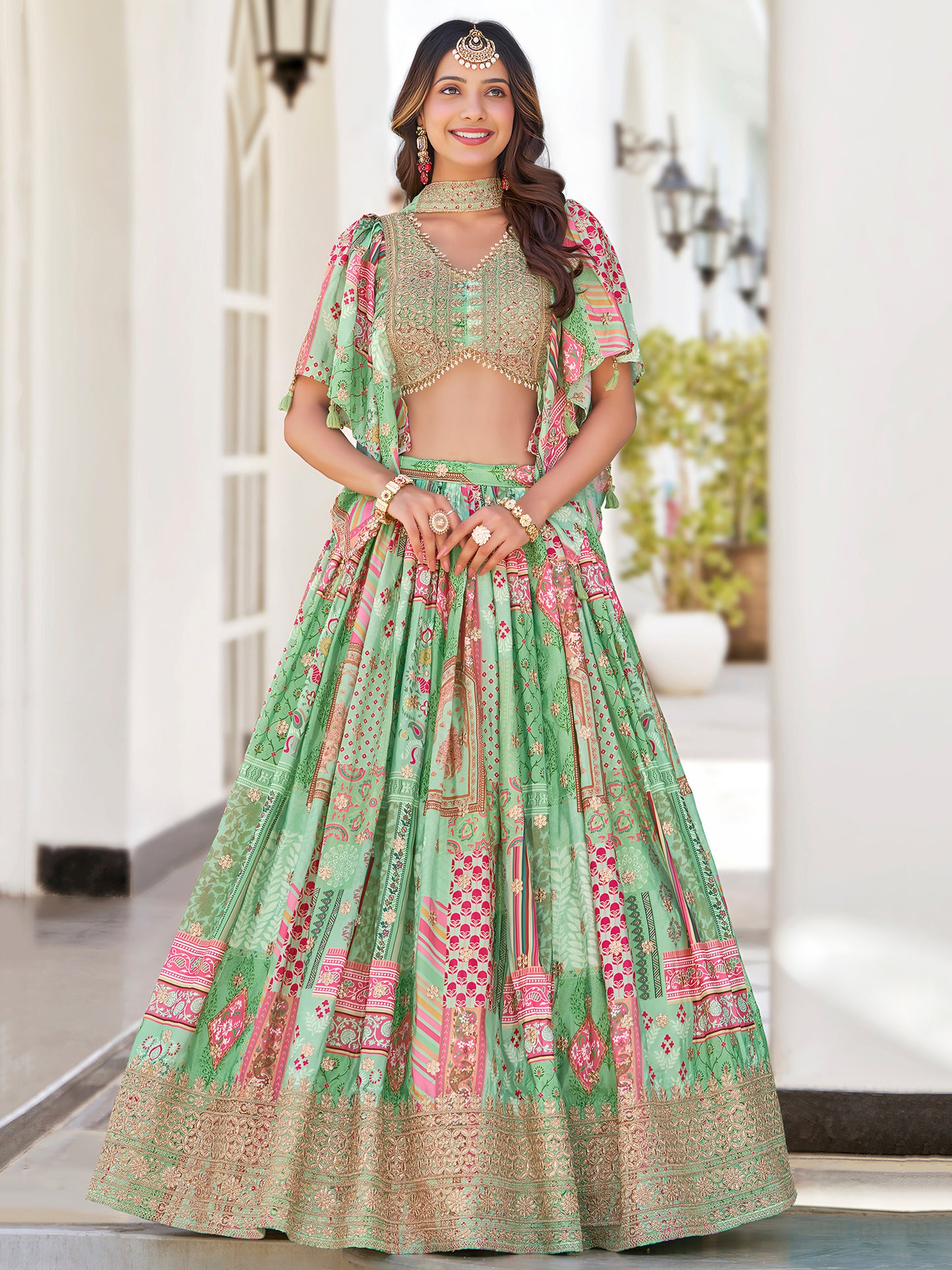 Eleganter rosa-grauer Braut-Lehenga mit Zarkan-Stickerei und Pailletten