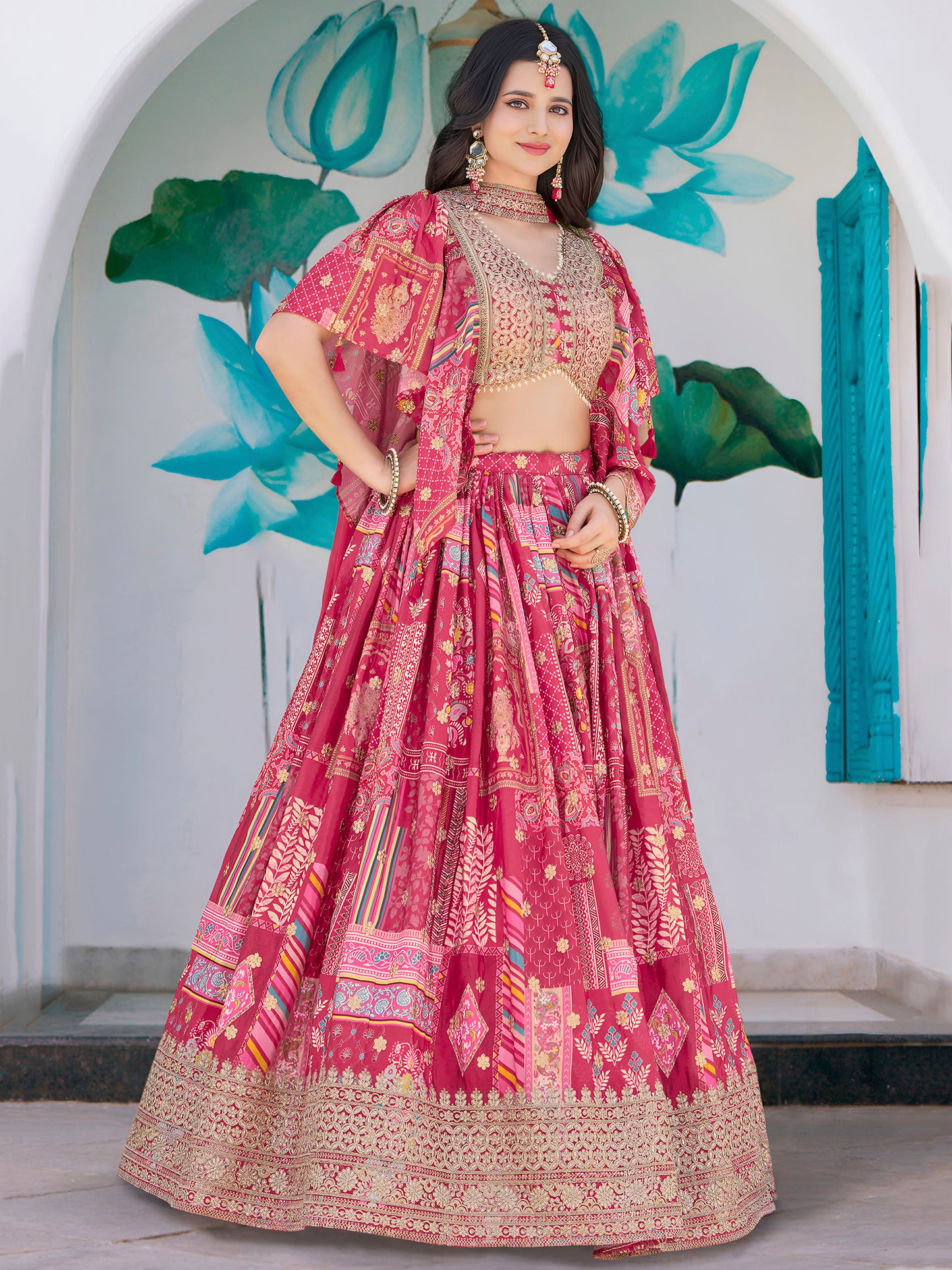 Eleganter rosa-grauer Braut-Lehenga mit Zarkan-Stickerei und Pailletten