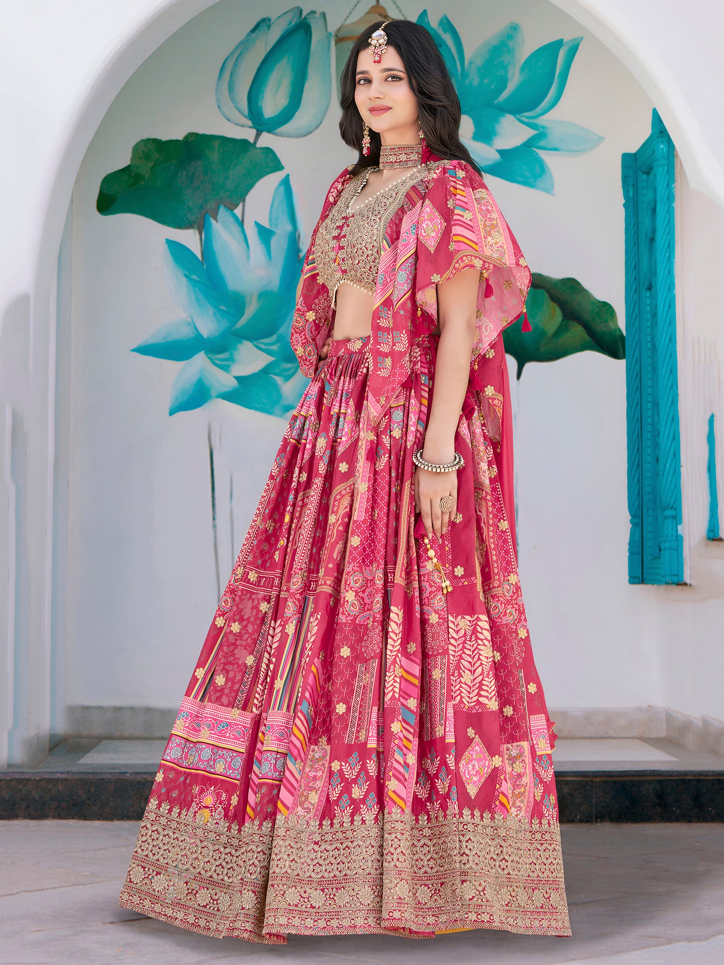 Eleganter rosa-grauer Braut-Lehenga mit Zarkan-Stickerei und Pailletten