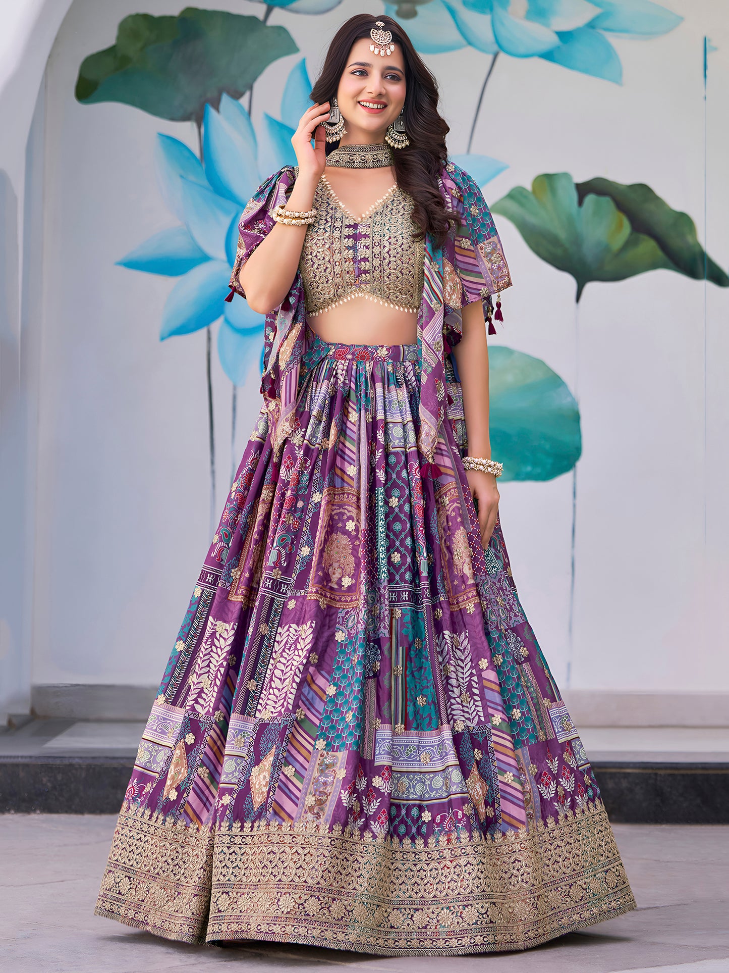 Eleganter rosa-grauer Braut-Lehenga mit Zarkan-Stickerei und Pailletten