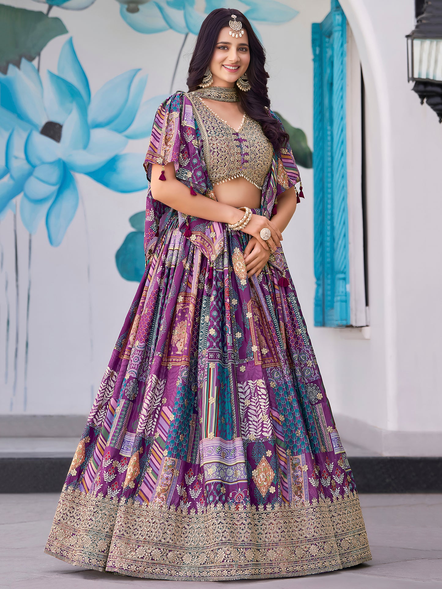 Eleganter rosa-grauer Braut-Lehenga mit Zarkan-Stickerei und Pailletten