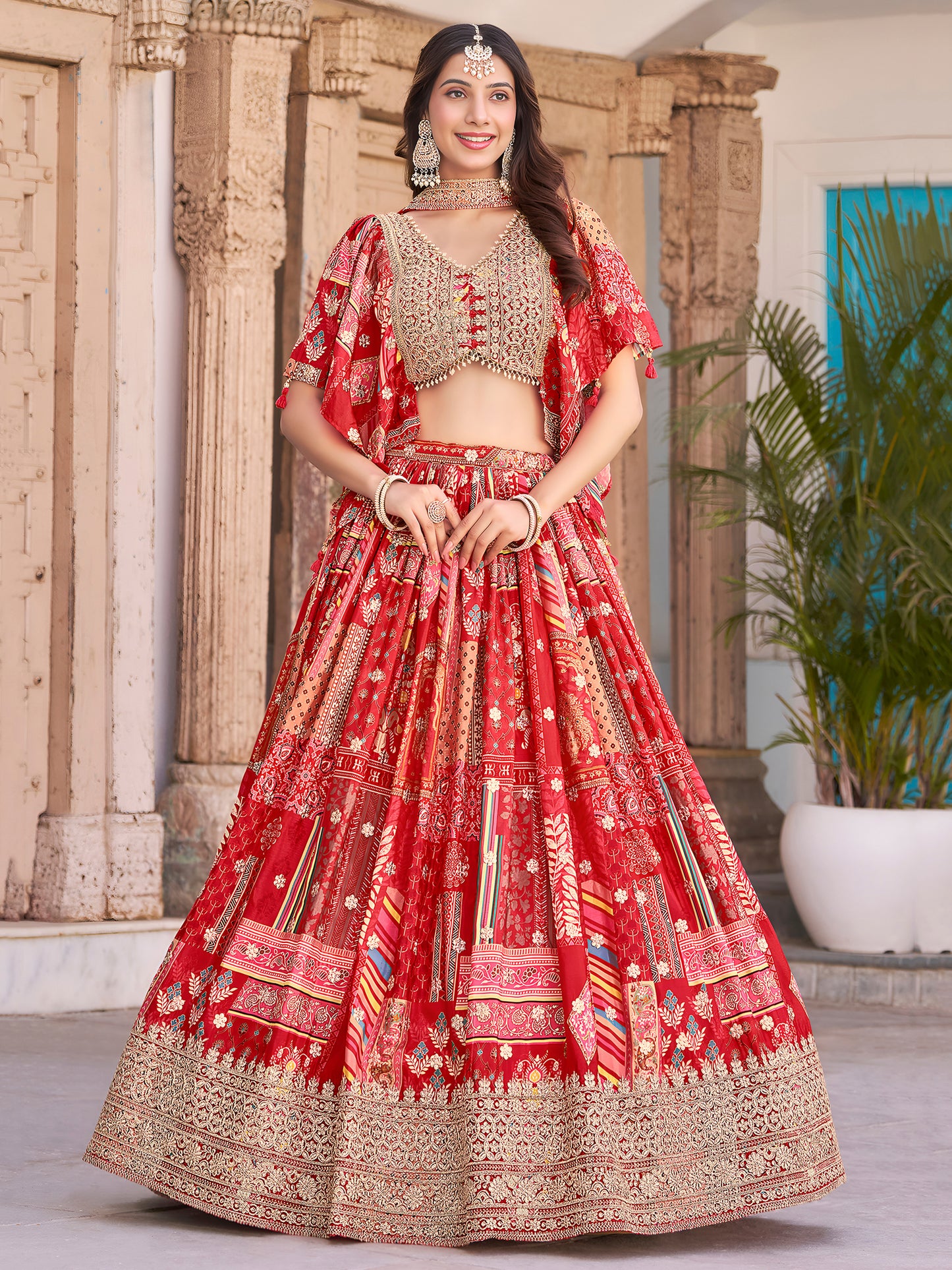 Eleganter rosa-grauer Braut-Lehenga mit Zarkan-Stickerei und Pailletten