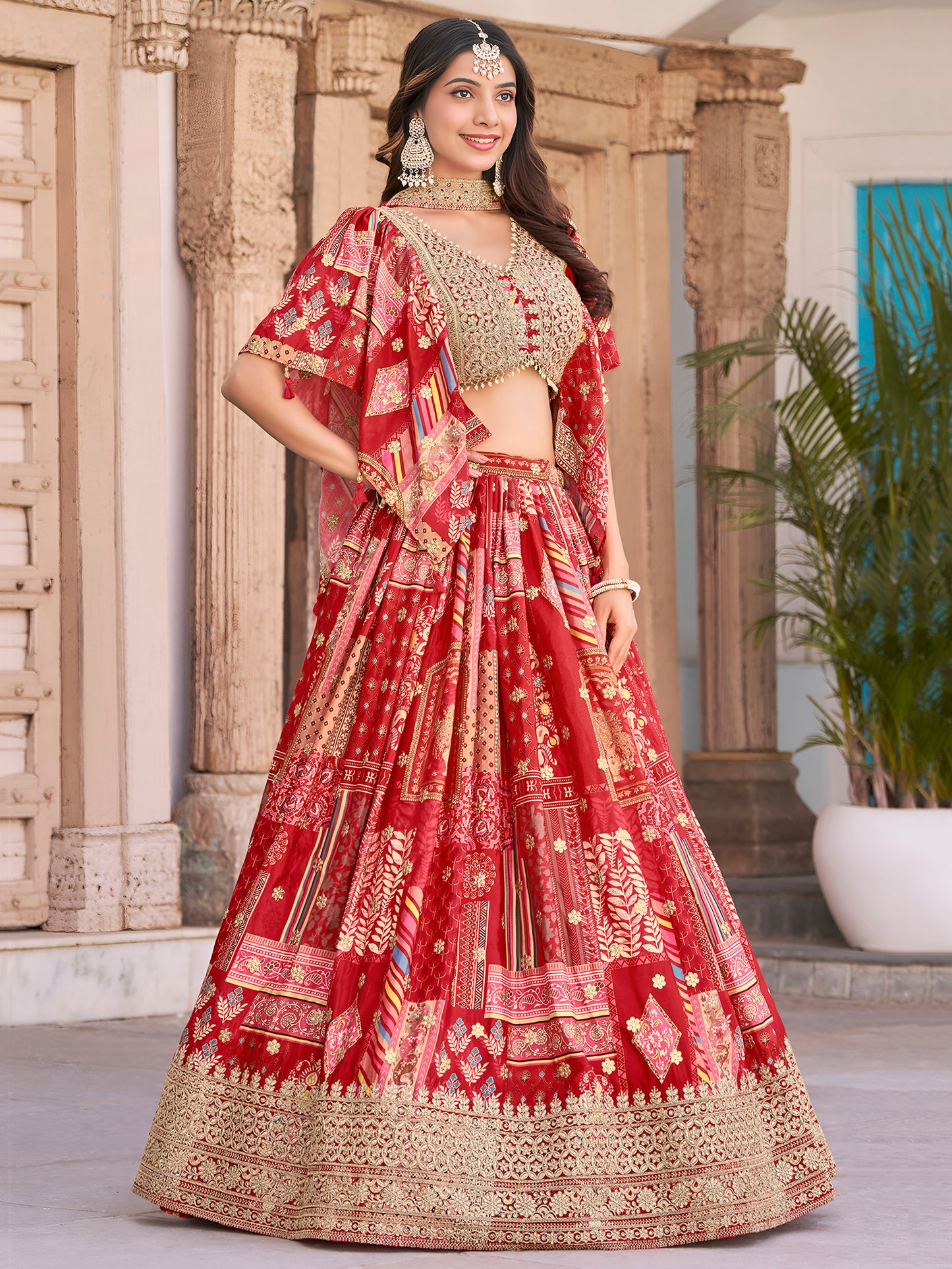 Eleganter rosa-grauer Braut-Lehenga mit Zarkan-Stickerei und Pailletten