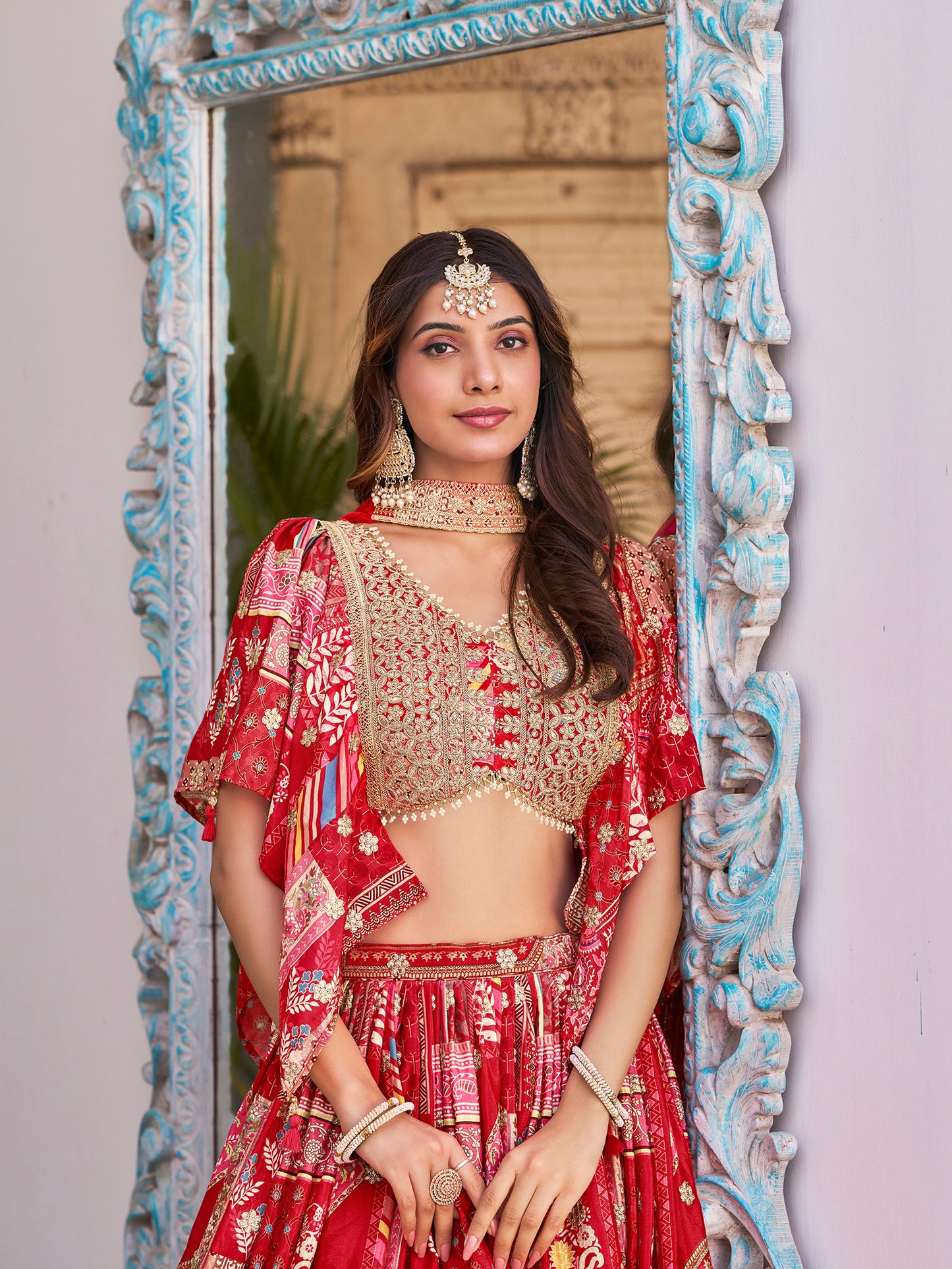 Eleganter rosa-grauer Braut-Lehenga mit Zarkan-Stickerei und Pailletten