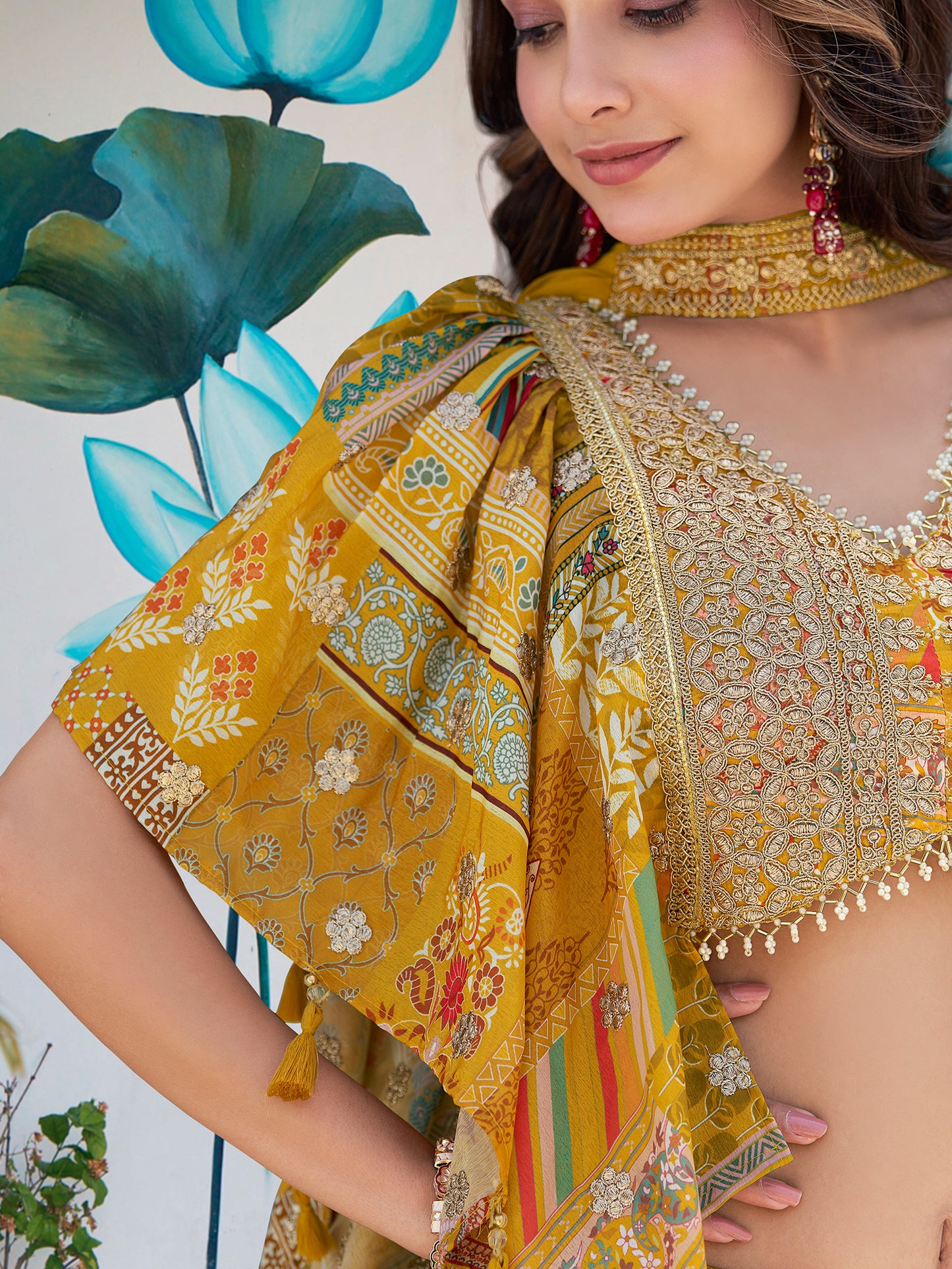 Eleganter rosa-grauer Braut-Lehenga mit Zarkan-Stickerei und Pailletten