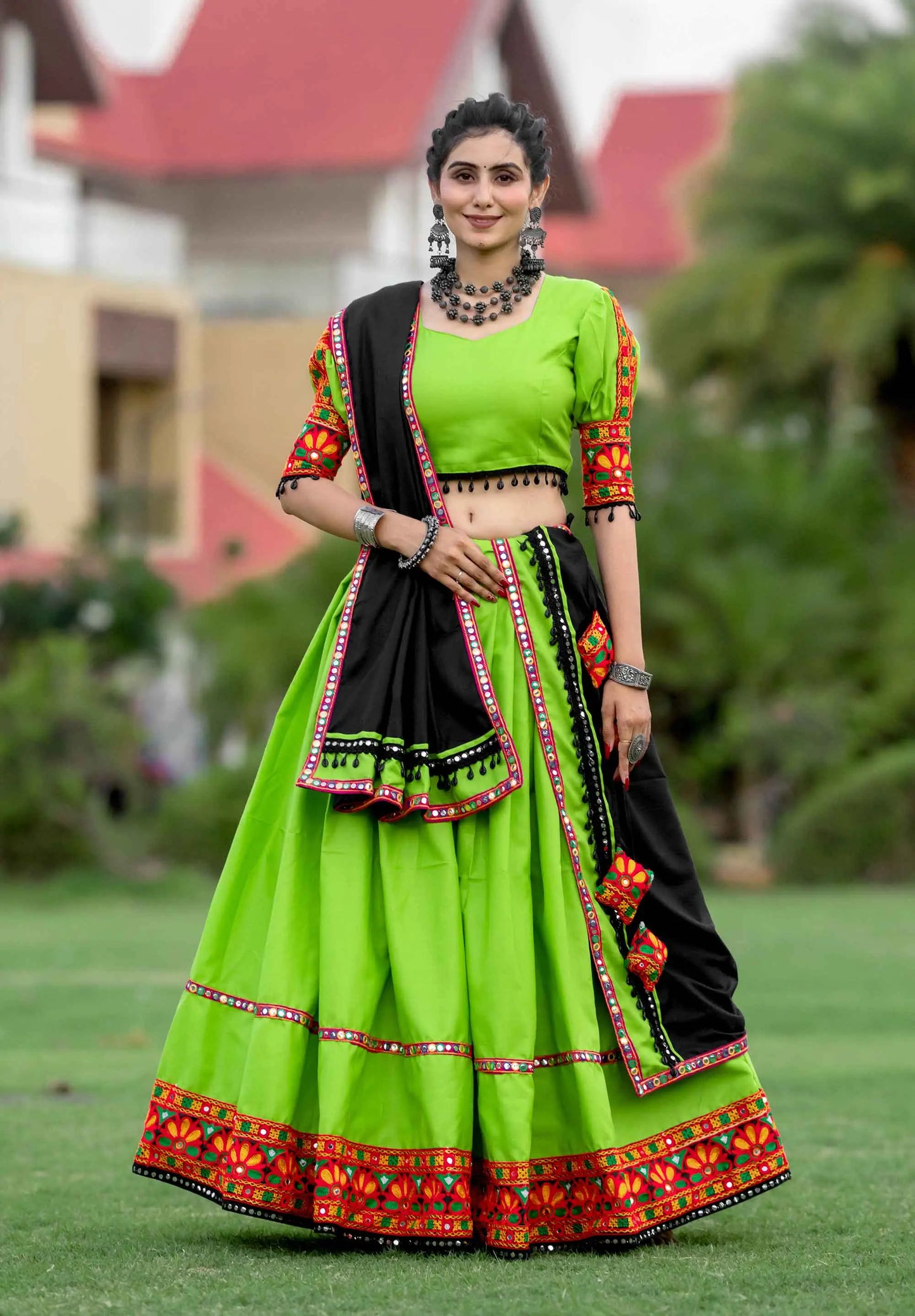 Lehenga choli spécial Navratri vert perroquet vibrant avec travail Ganthi en coton et soie