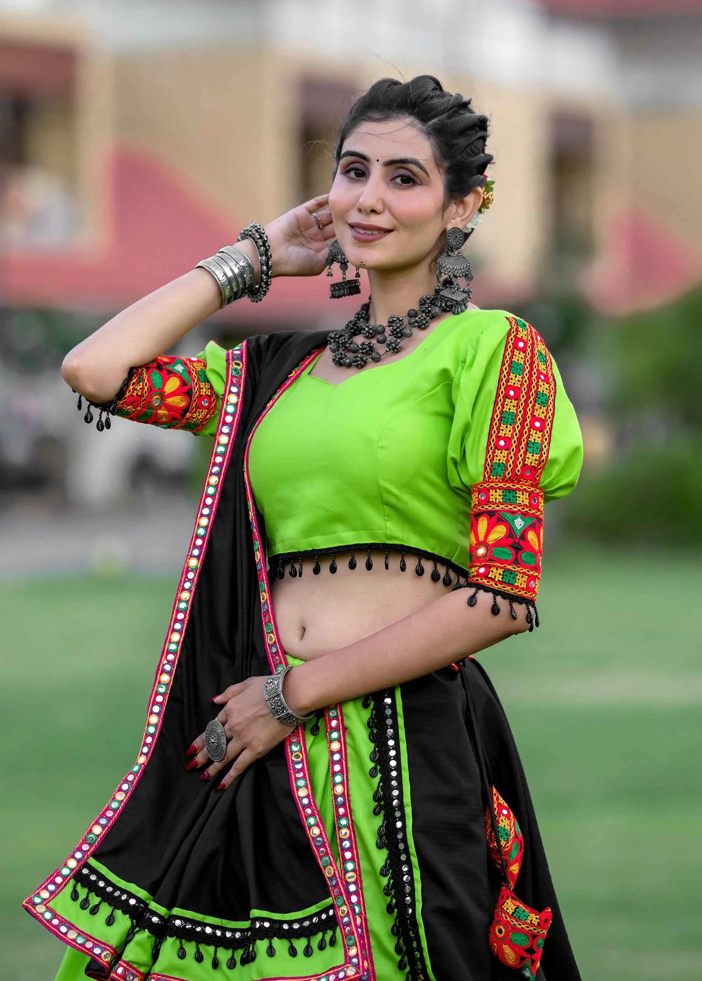 Lehenga choli spécial Navratri vert perroquet vibrant avec travail Ganthi en coton et soie
